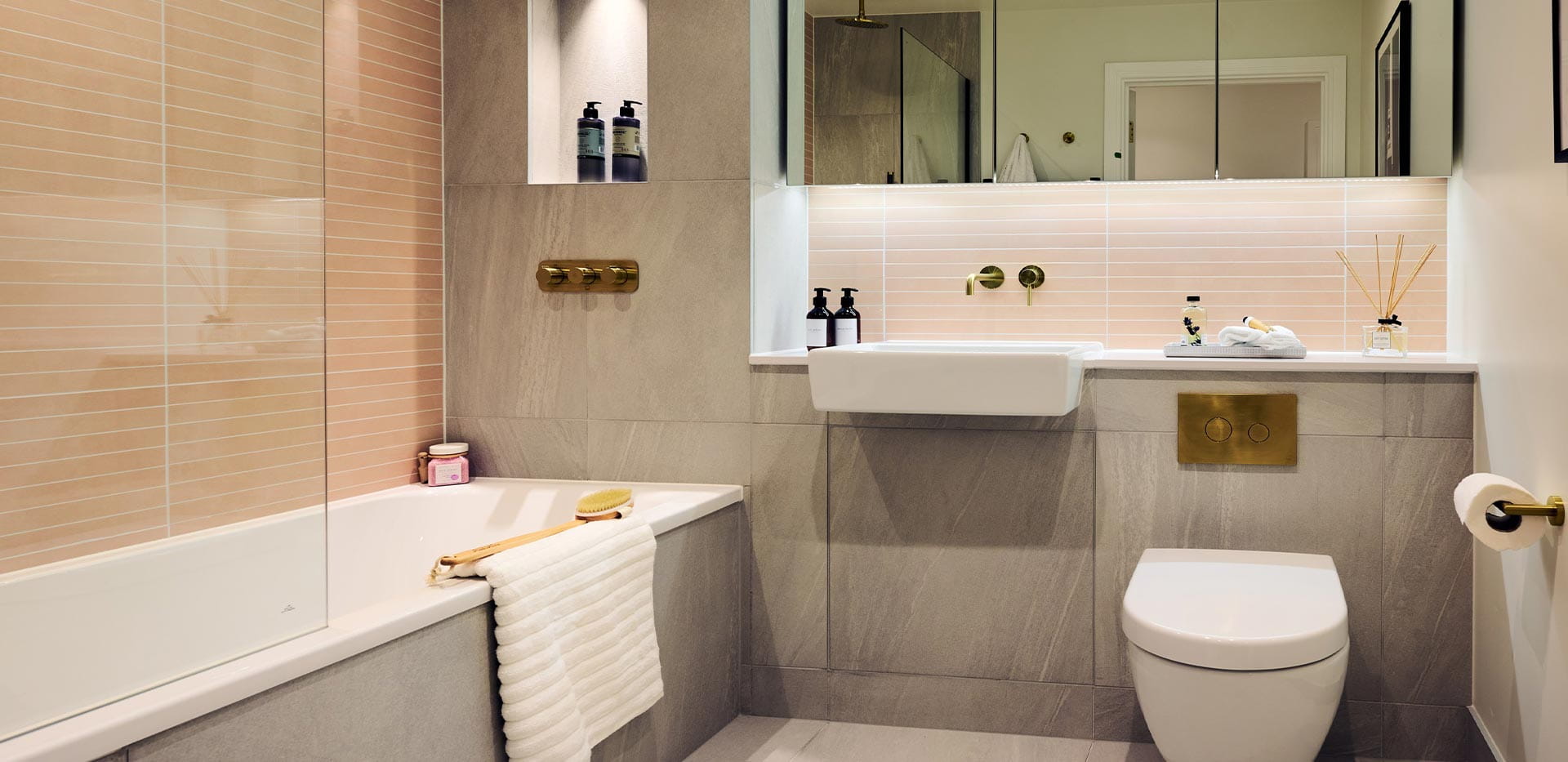 Grand Union, Interior, Bathroom