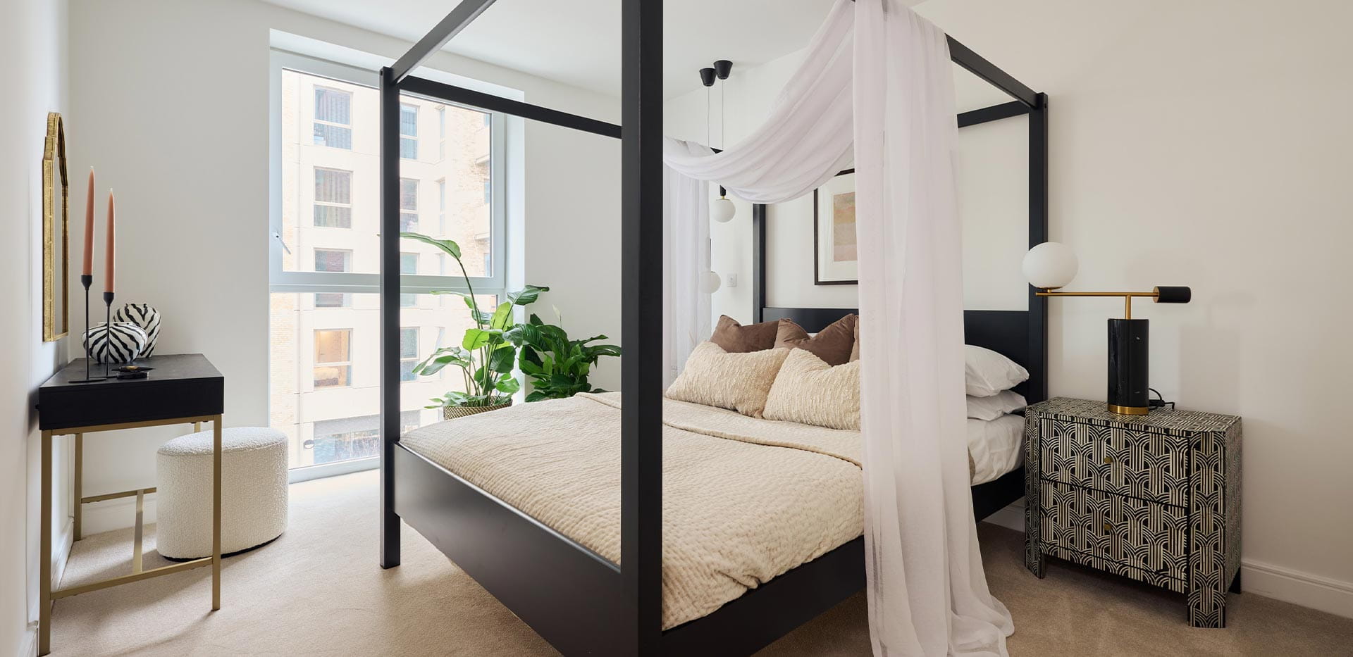 Grand Union, Interior, Bedroom