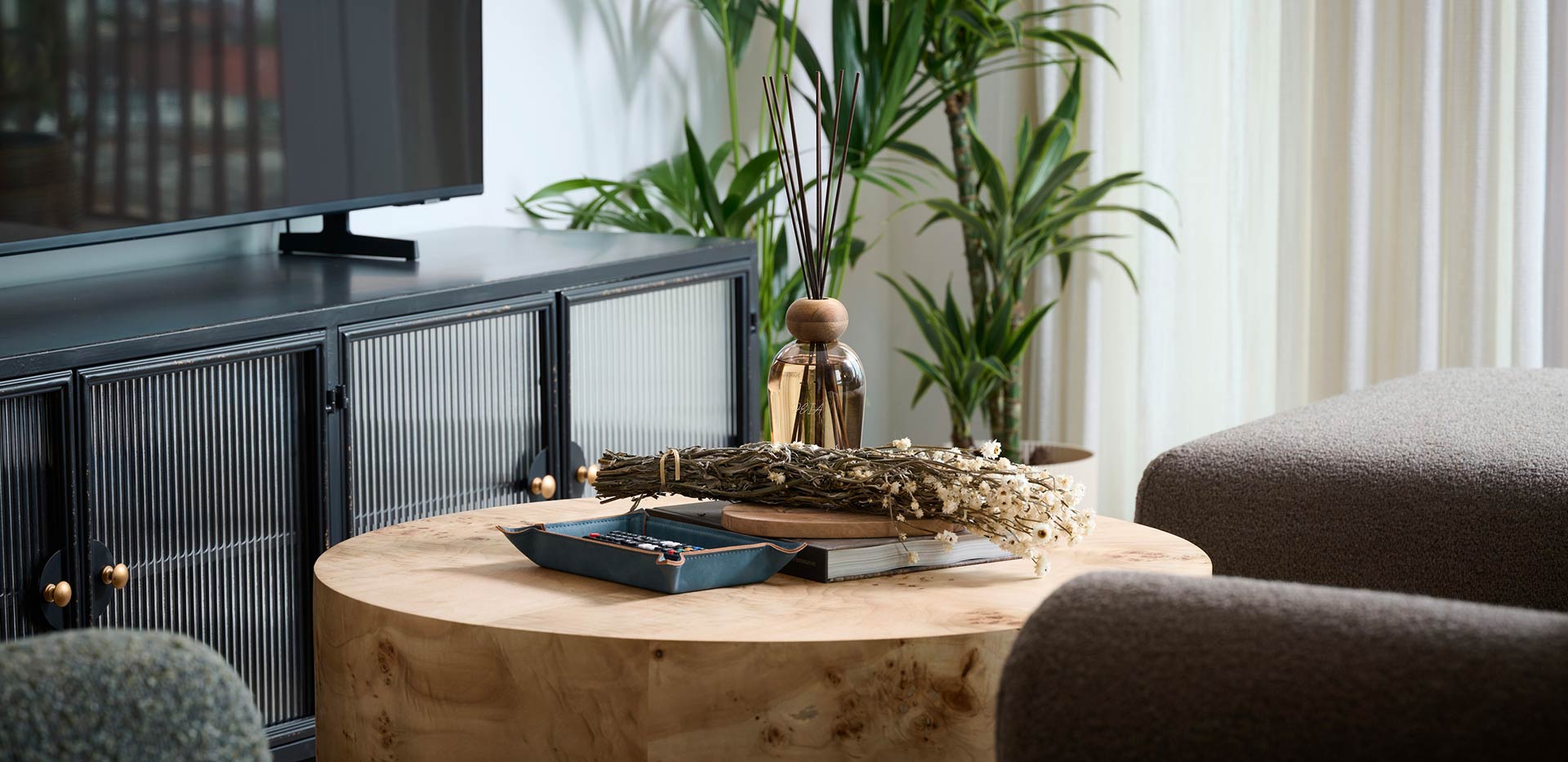 The Iris, cosy living and lounging area details