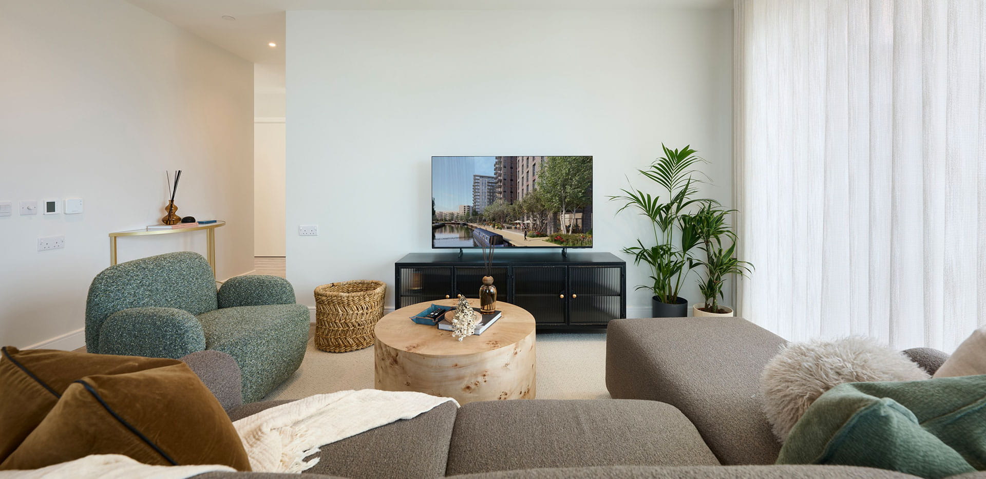 The Iris, spacious living and lounging area