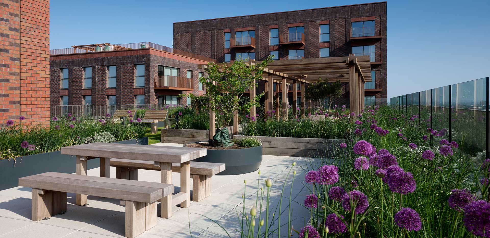 Grand Union, Exterior, Balcony