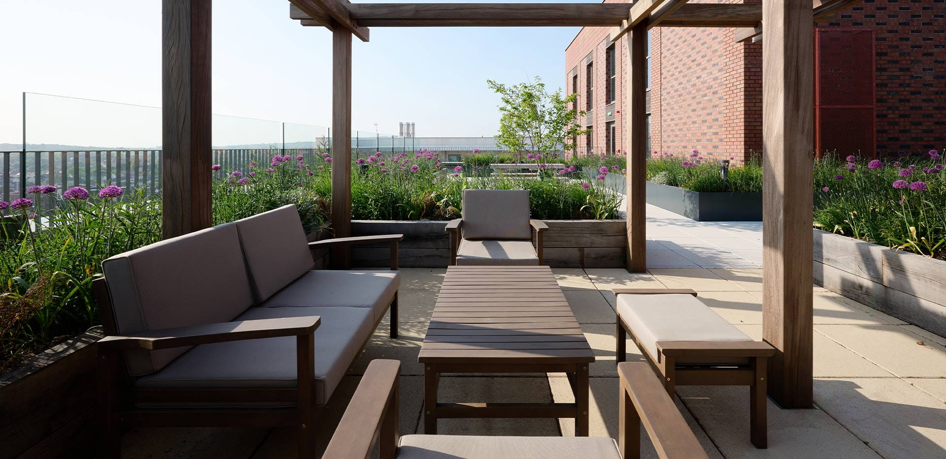 Grand Union, Exterior, Balcony