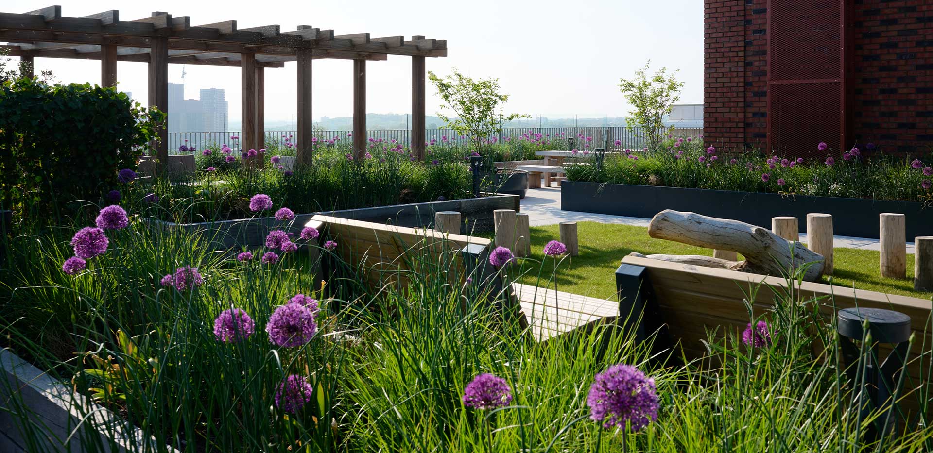 Grand Union, Exterior, Balcony