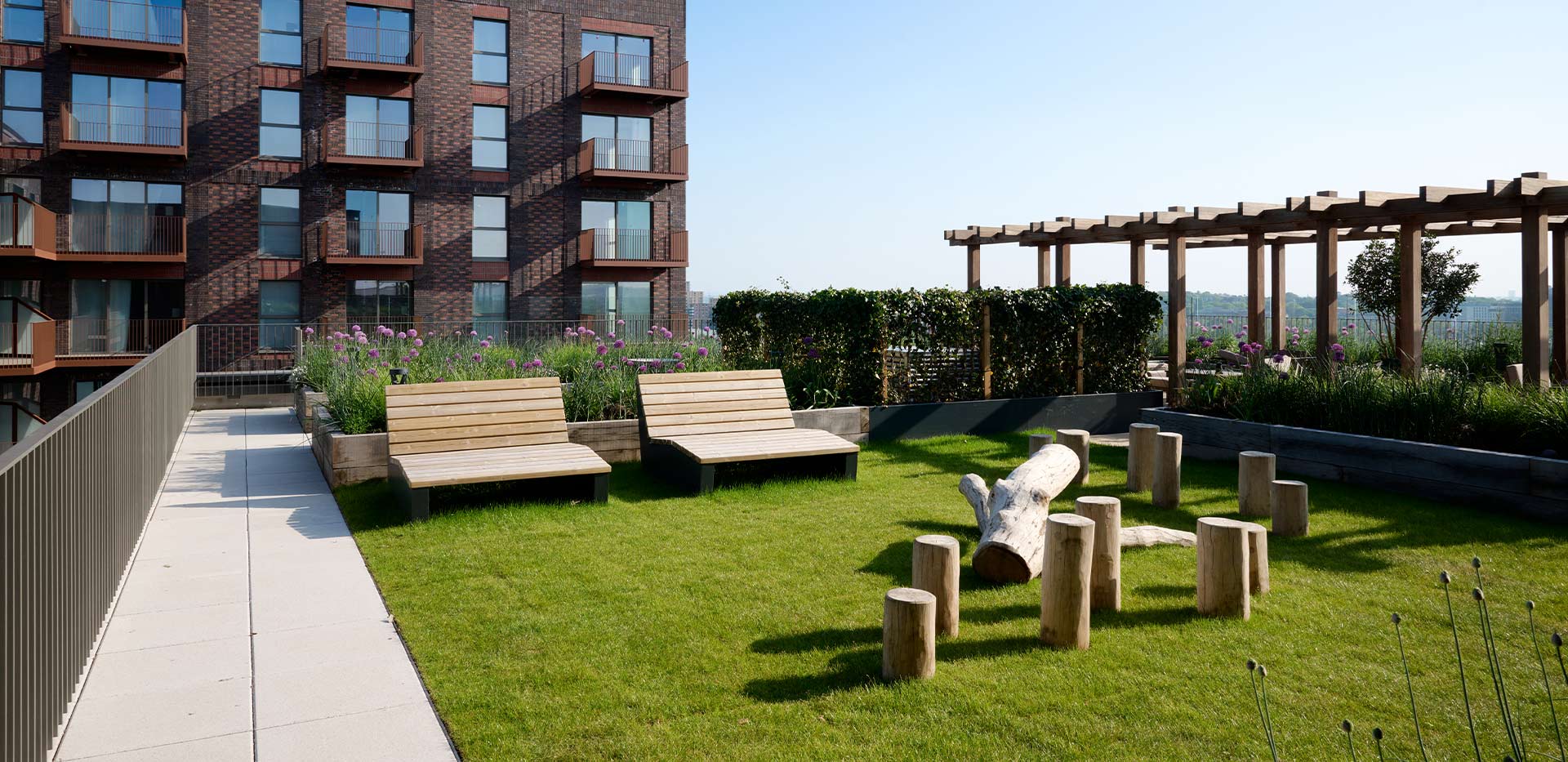 Grand Union, Exterior, Balcony