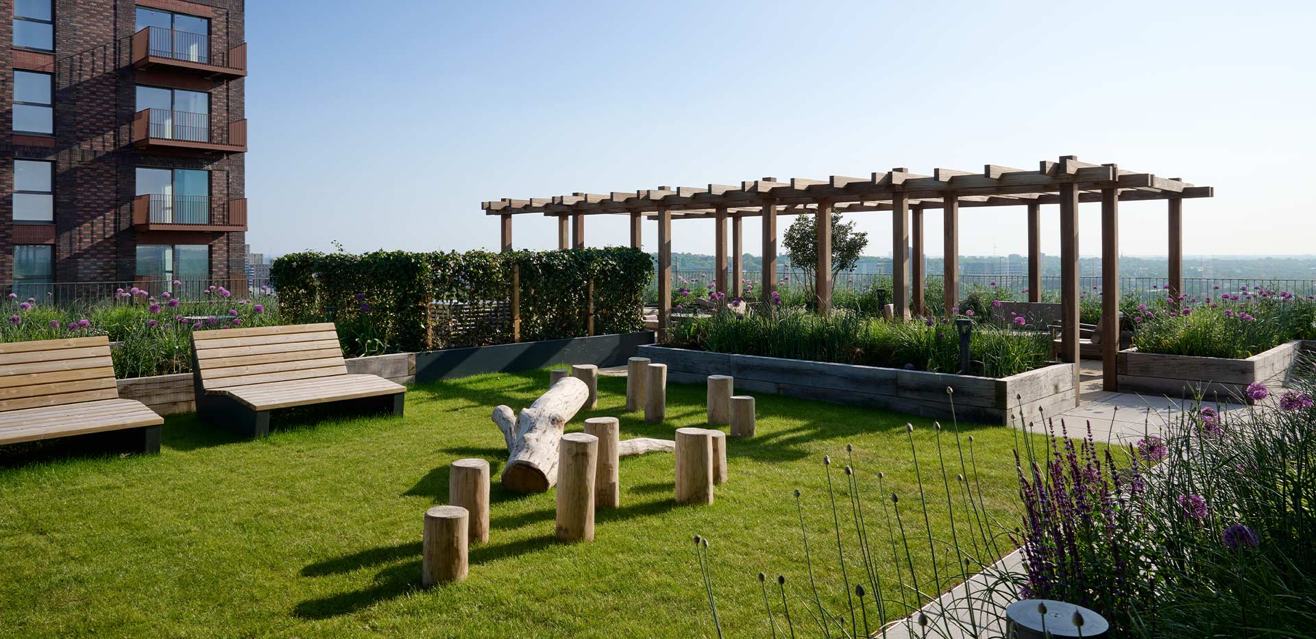 Grand Union, Exterior, Balcony