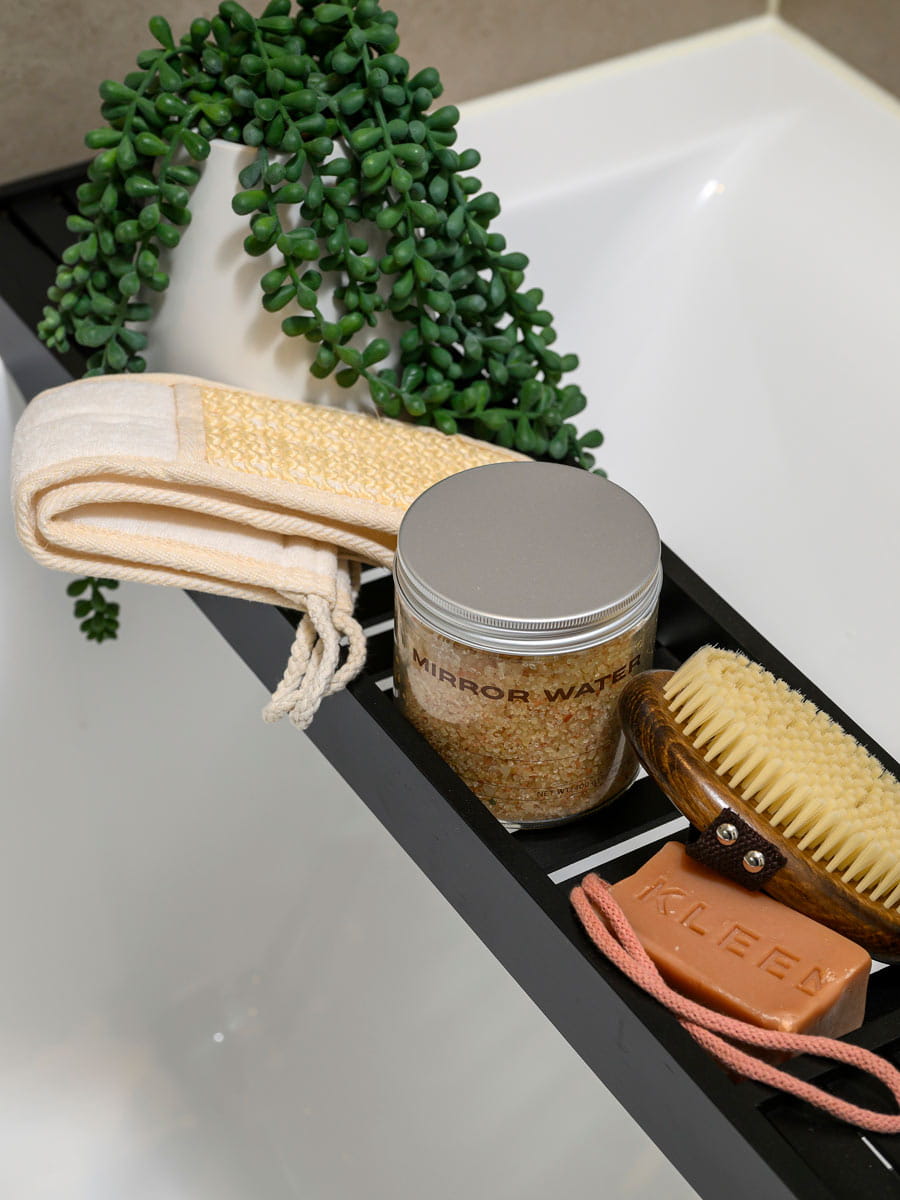 Tray of bathing accessories
