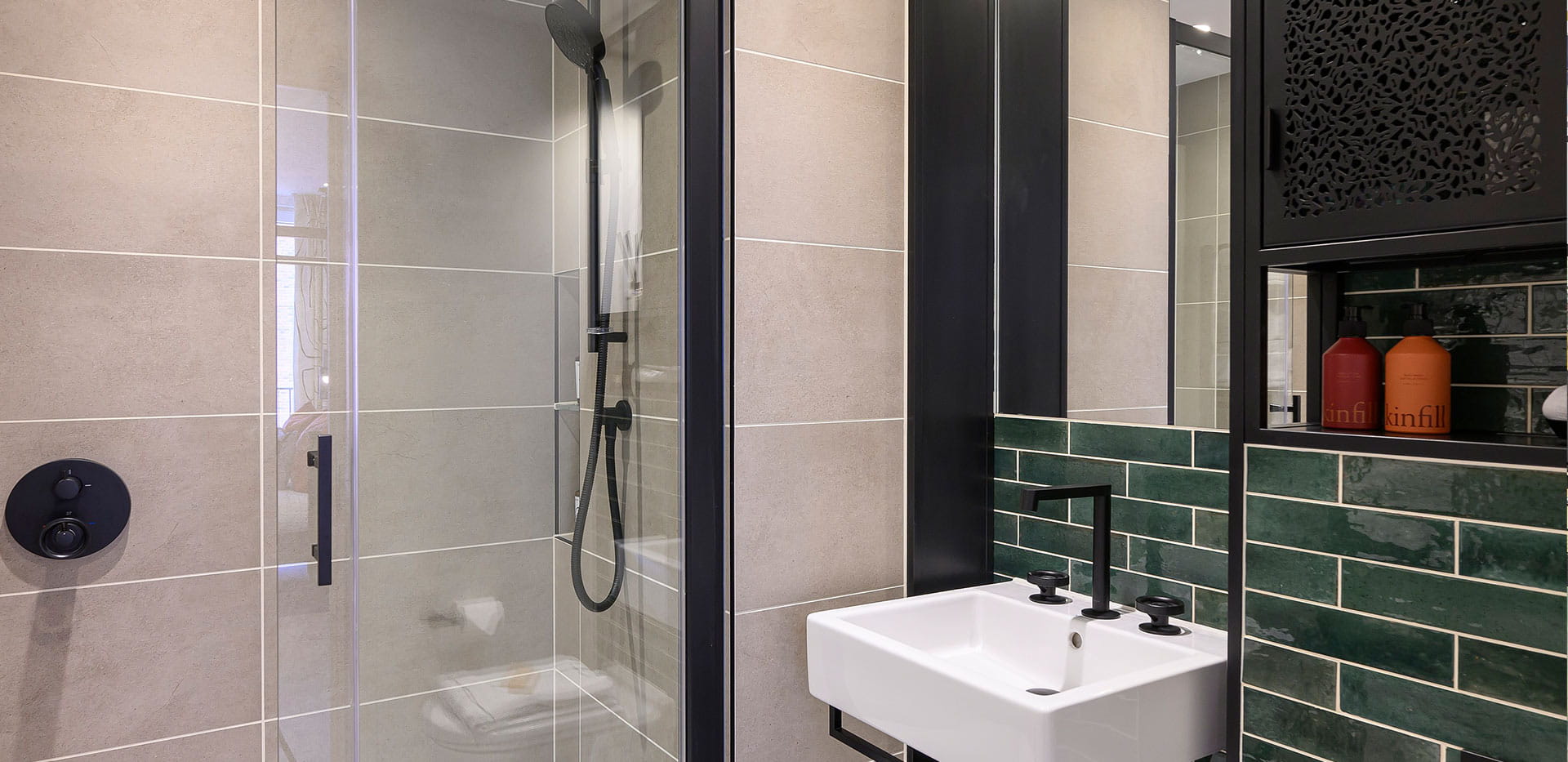 An image of a En Suite at Heron Wharf
