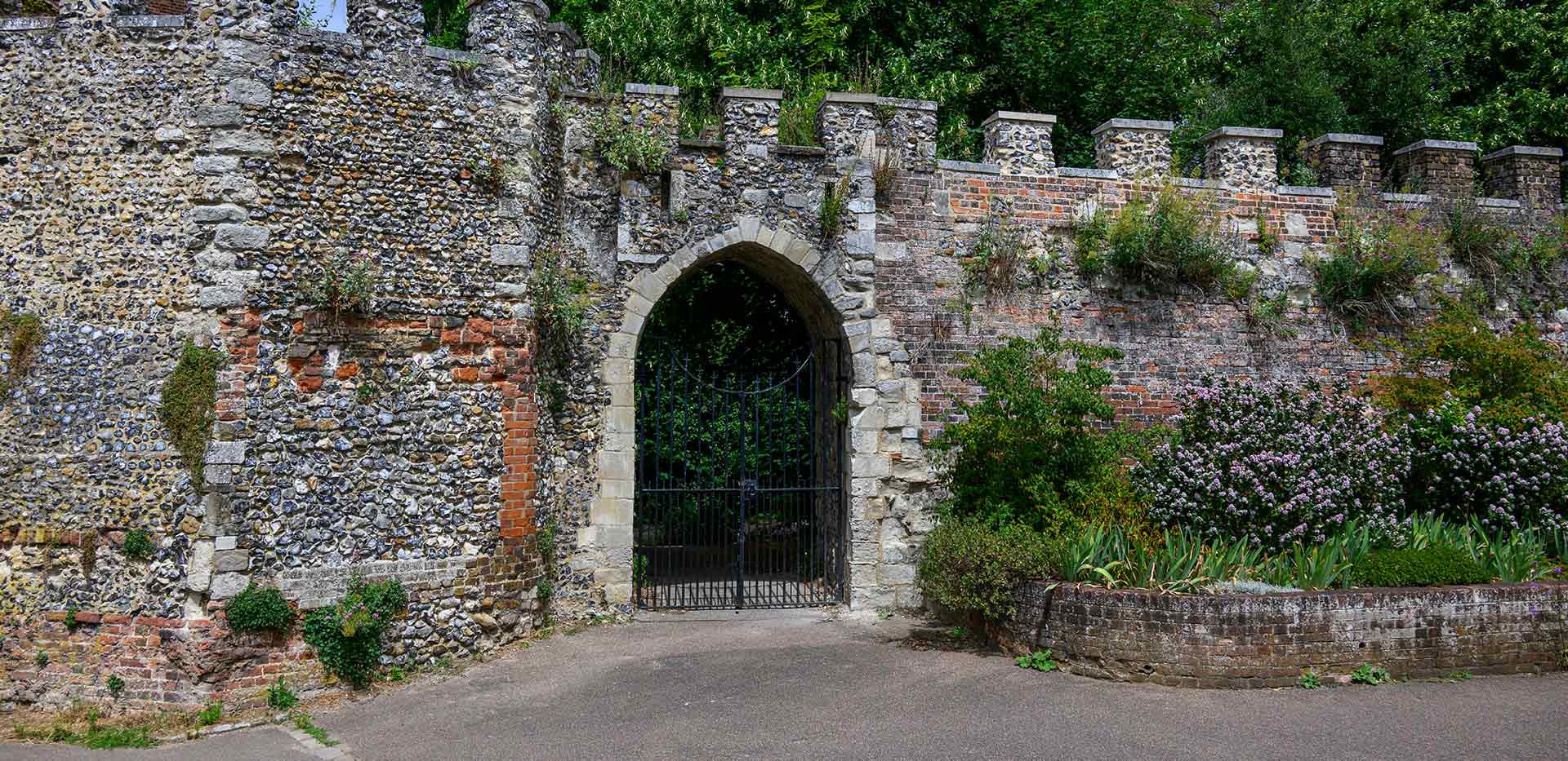 Hertford local area, castle gates