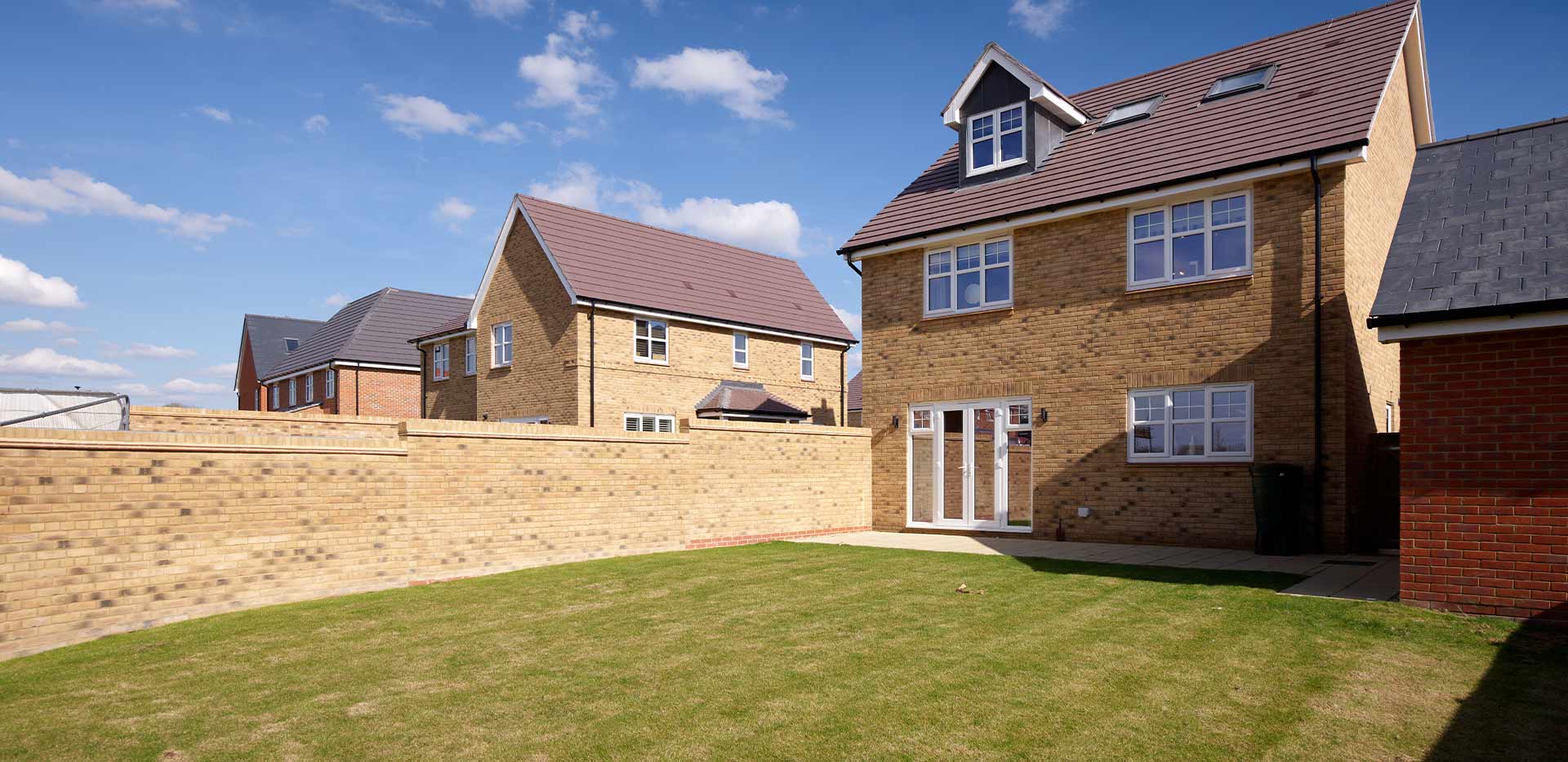 Highcroft, The Daffodil, Exterior