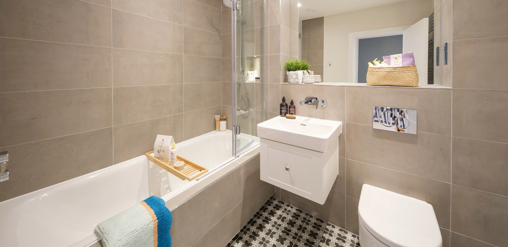 Highwood Village, Interior, Bathroom