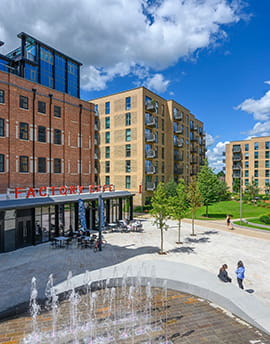 Horlicks Quarter central piazza