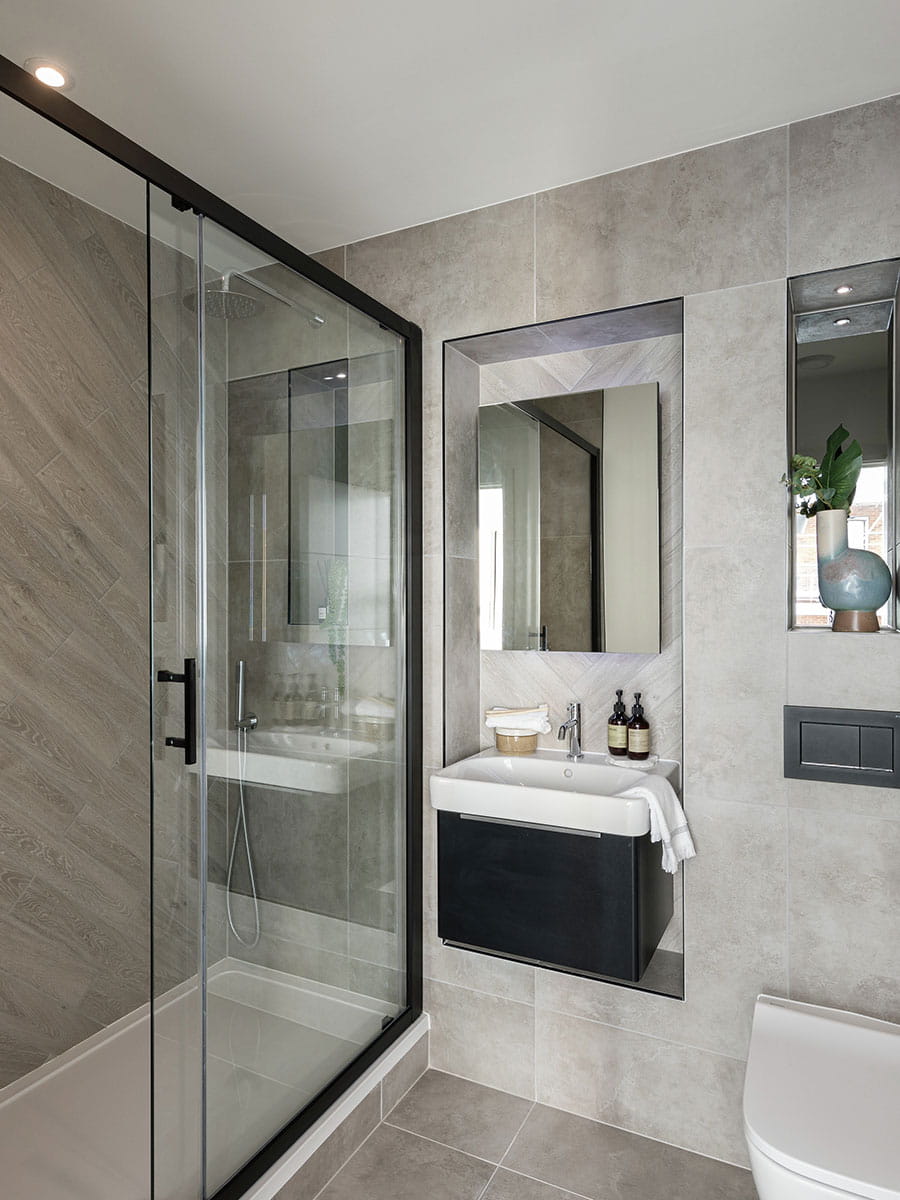 2 Bedroom Show Apartment Shower Room