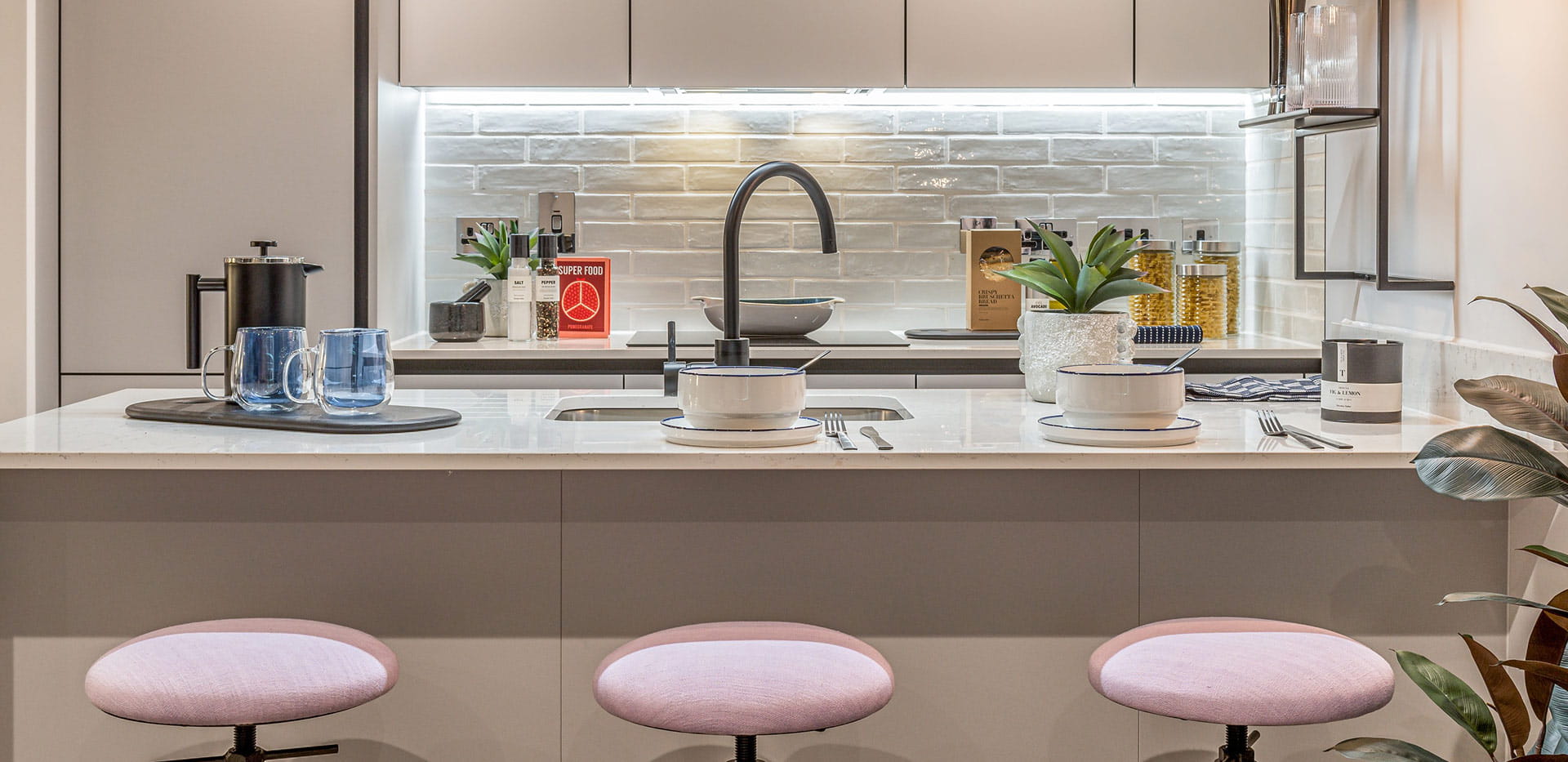 Horlicks Quarter kitchen including breakfast bar