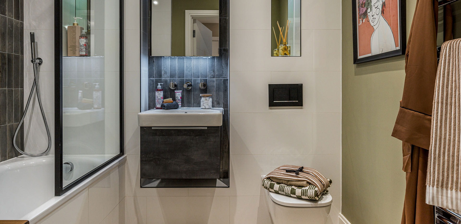 Horlicks Quarter home, spacious and detailed bathroom