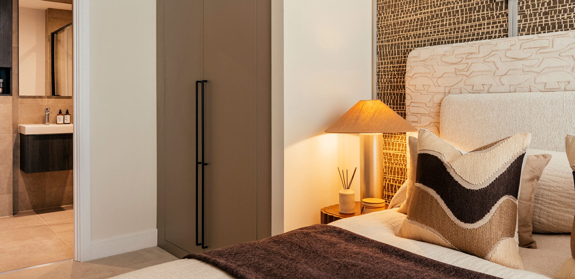 Horlicks Quarter, spacious bedroom and en suite