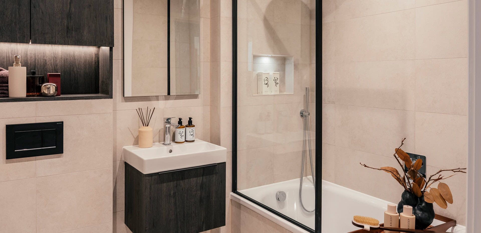 Horlicks Quarter, spacious showhome bathroom