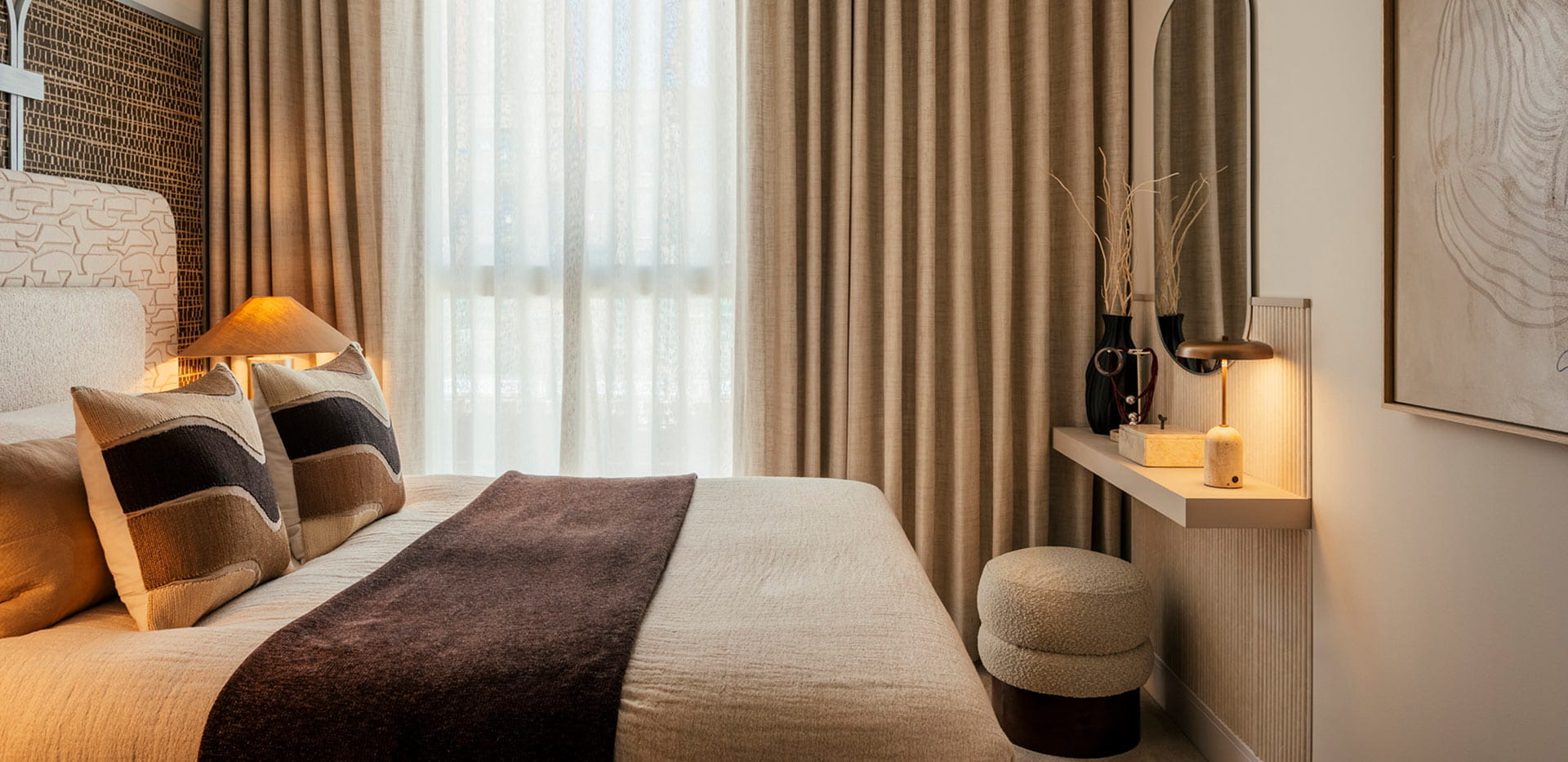 Horlicks Quarter, spacious bedroom with en suite