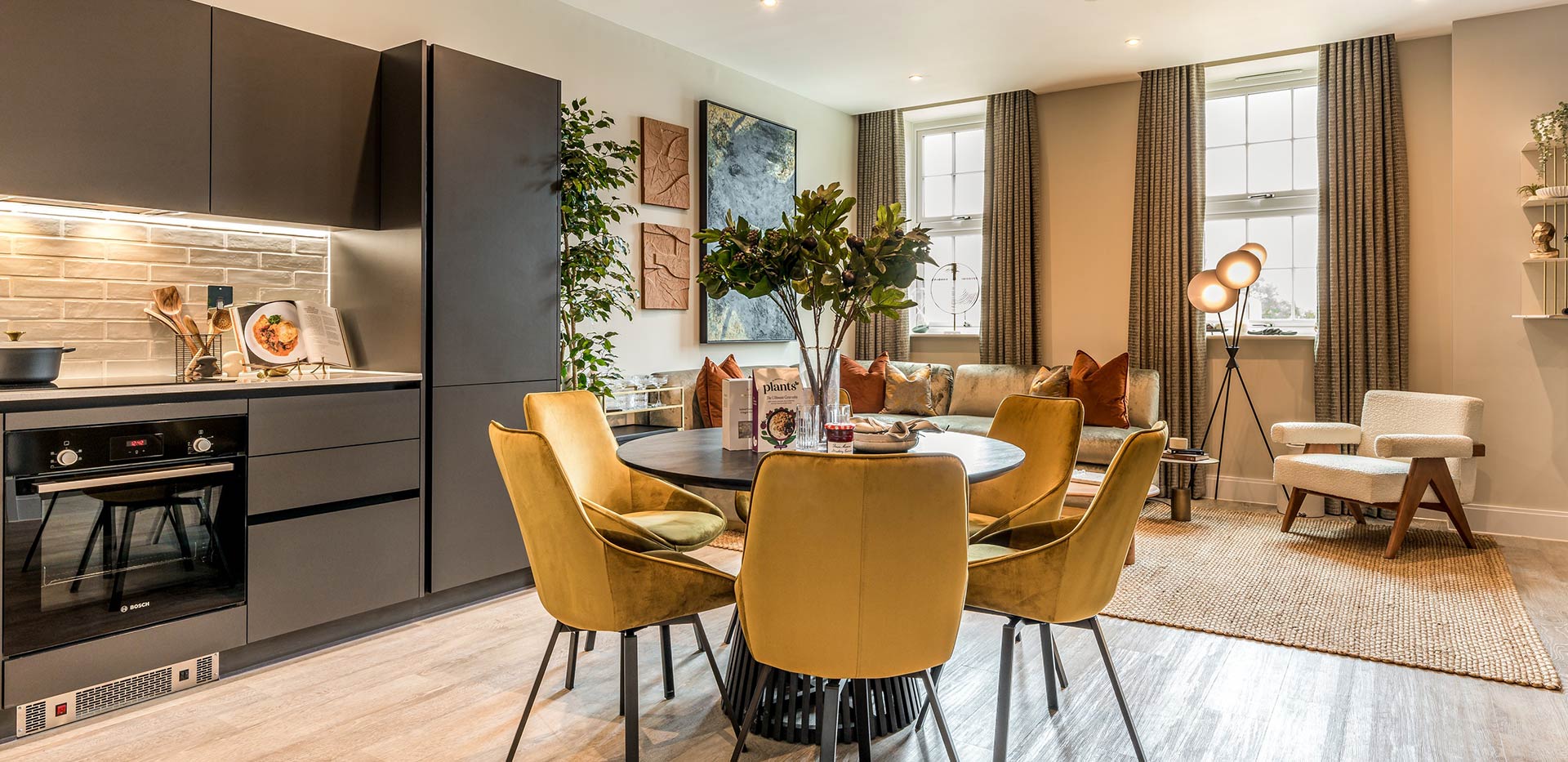 Horlicks Quarter, light and spacious living and dining area