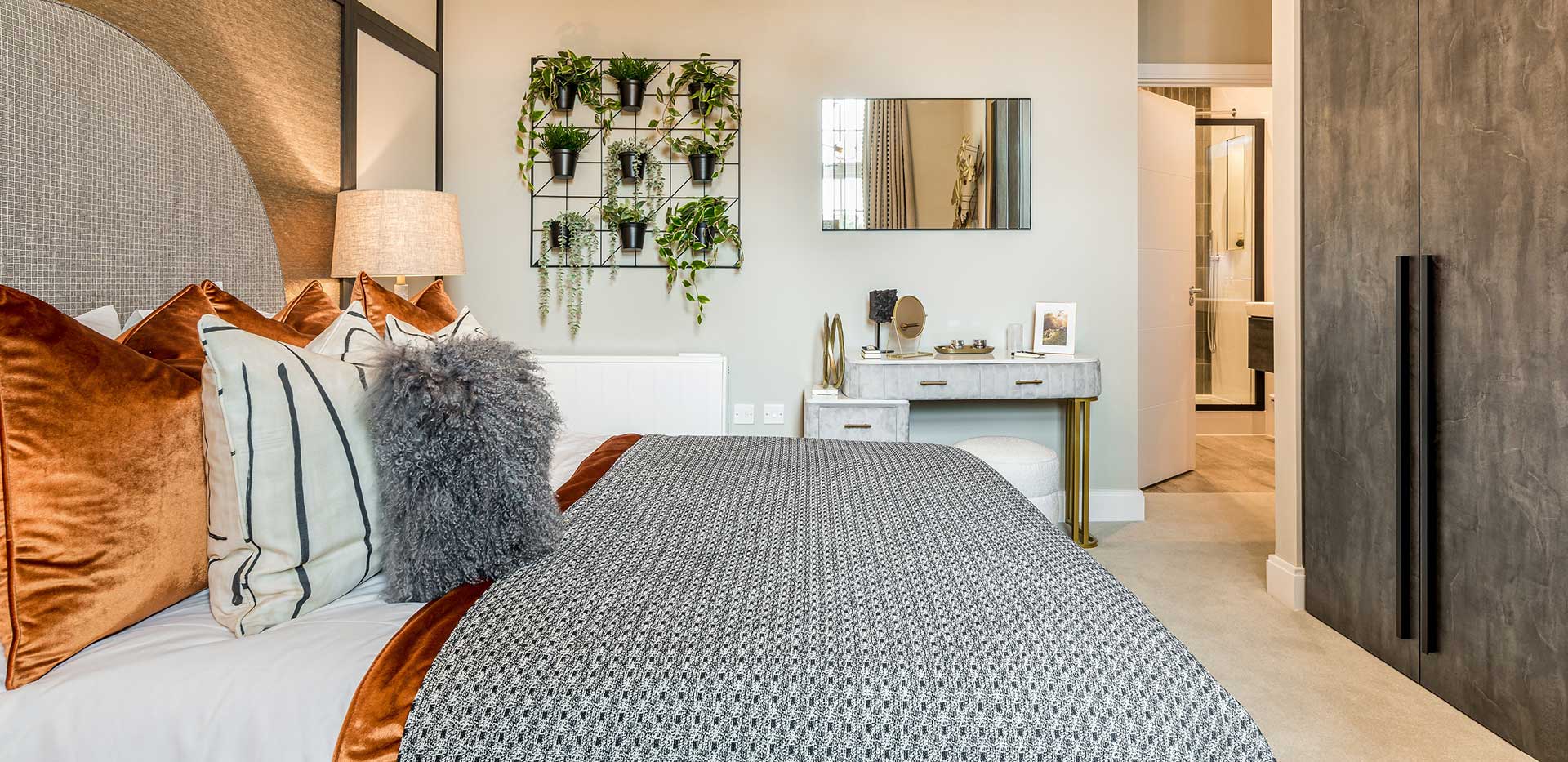Horlicks Quarter, spacious bedroom and en suite