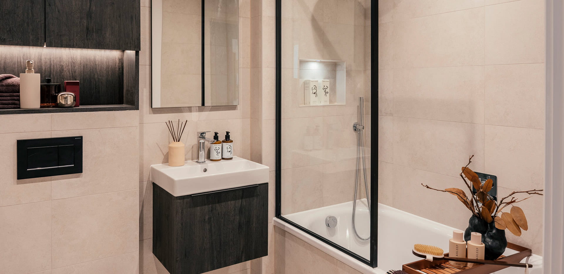 Horlicks Quarter - The Maltings Spacious bathroom