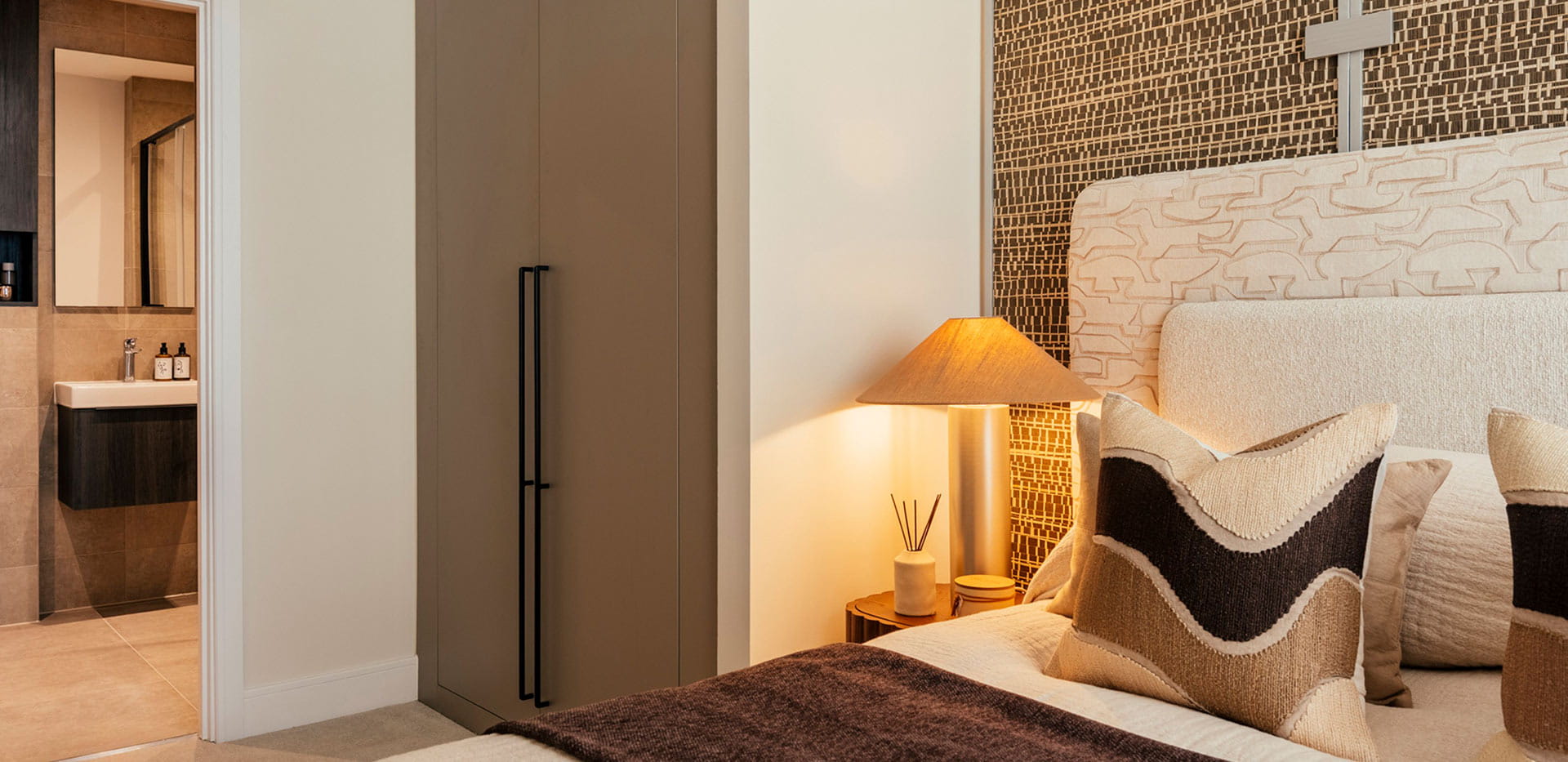 Horlicks Quarter - The Maltings spacious bedrooms and en suite
