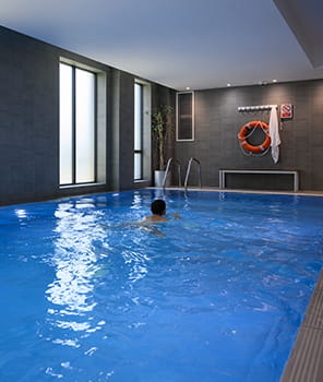 A resident swimming in the pool at Kidbrooke Village