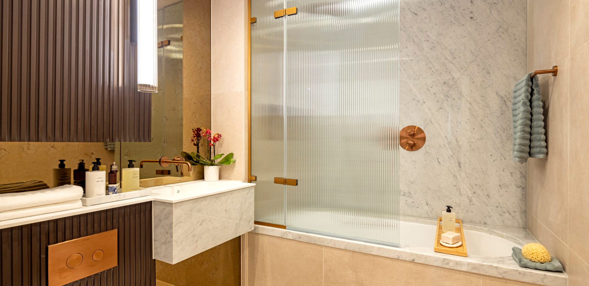 King's Road Park spacious bathroom