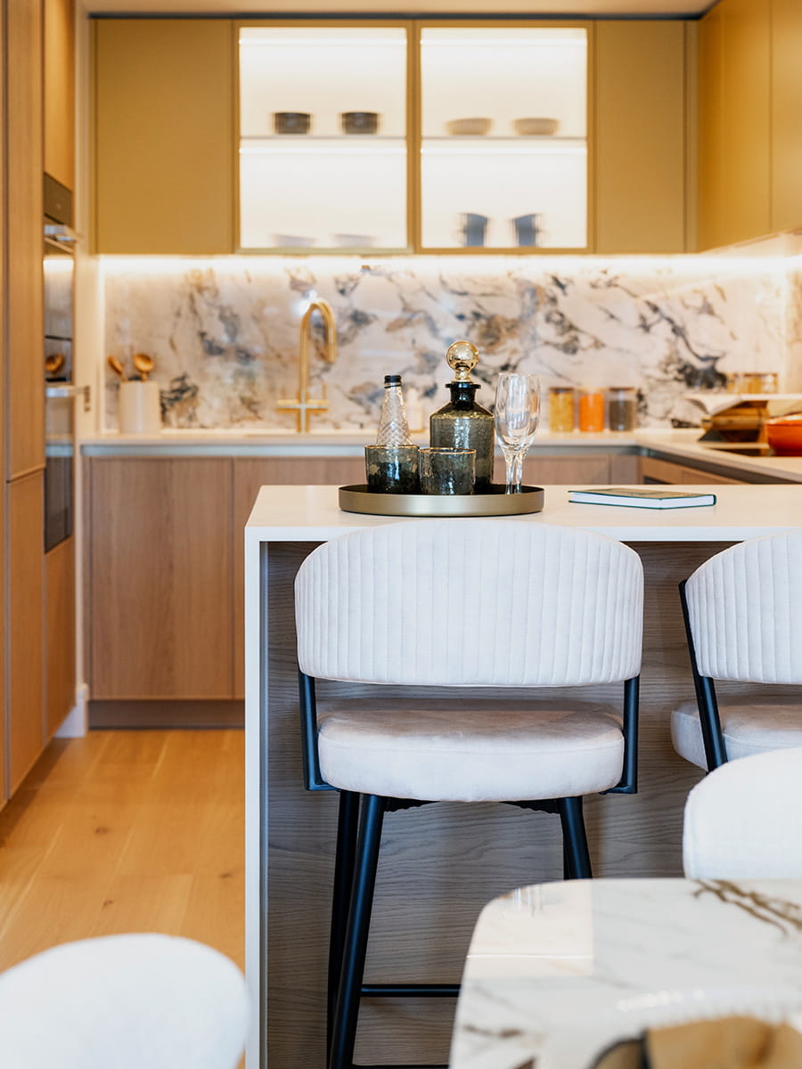 King's Road Park - spacious kitchen and breakfast bar