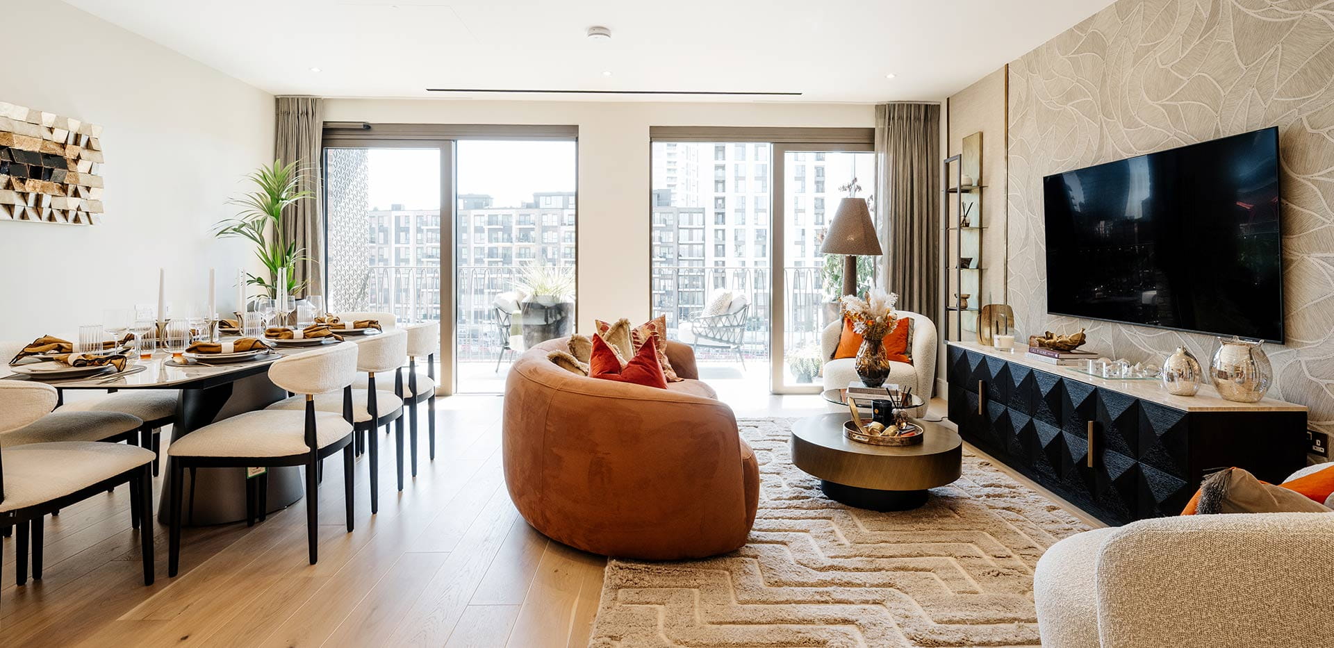 King's Road Park - spacious living area with city views