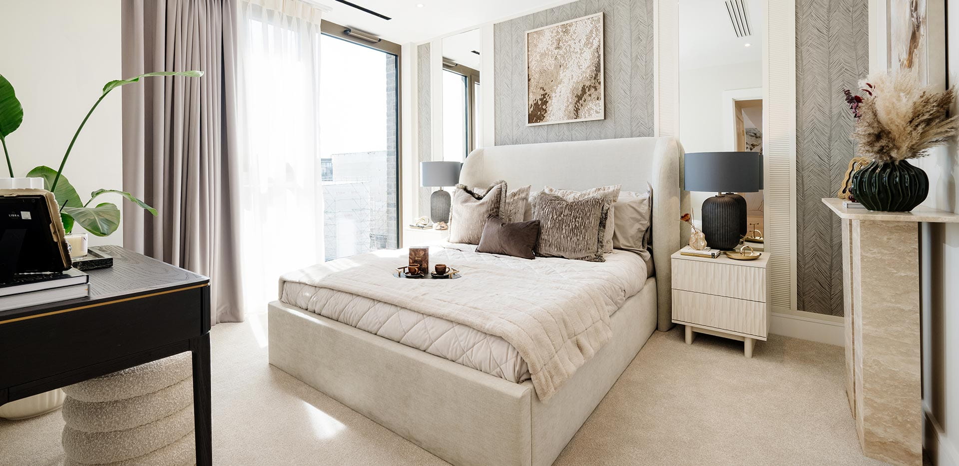 King's Road Park - spacious bedroom with city views