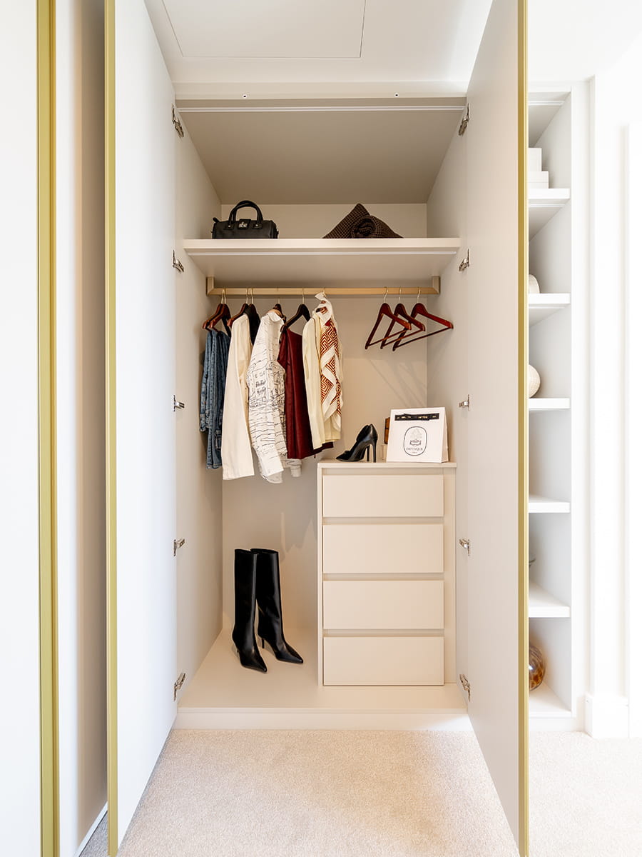 King's Road Park - wardrobe