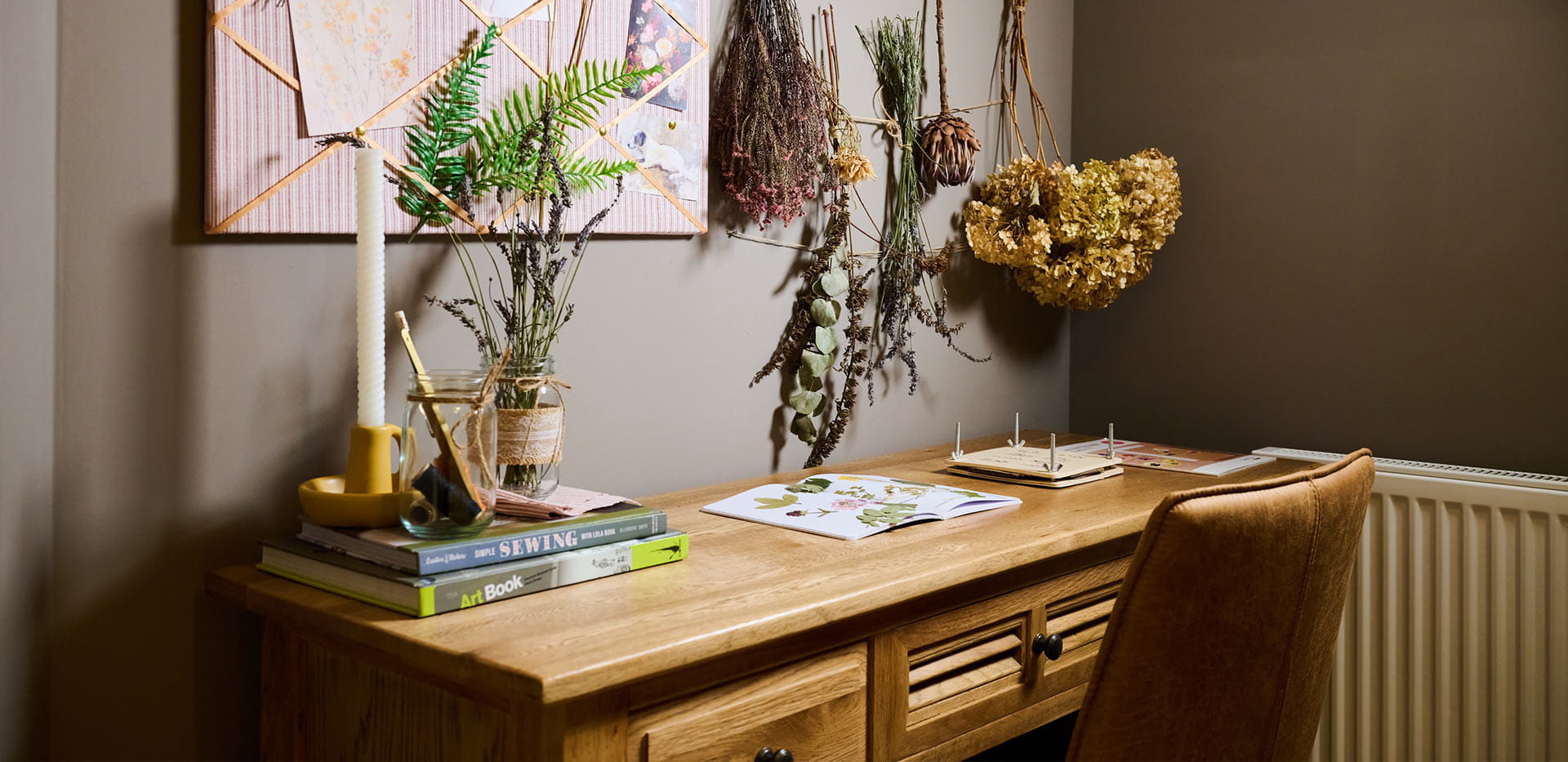 An interior desk image at the 4 Bedroom Showhome at Leighwood Fields