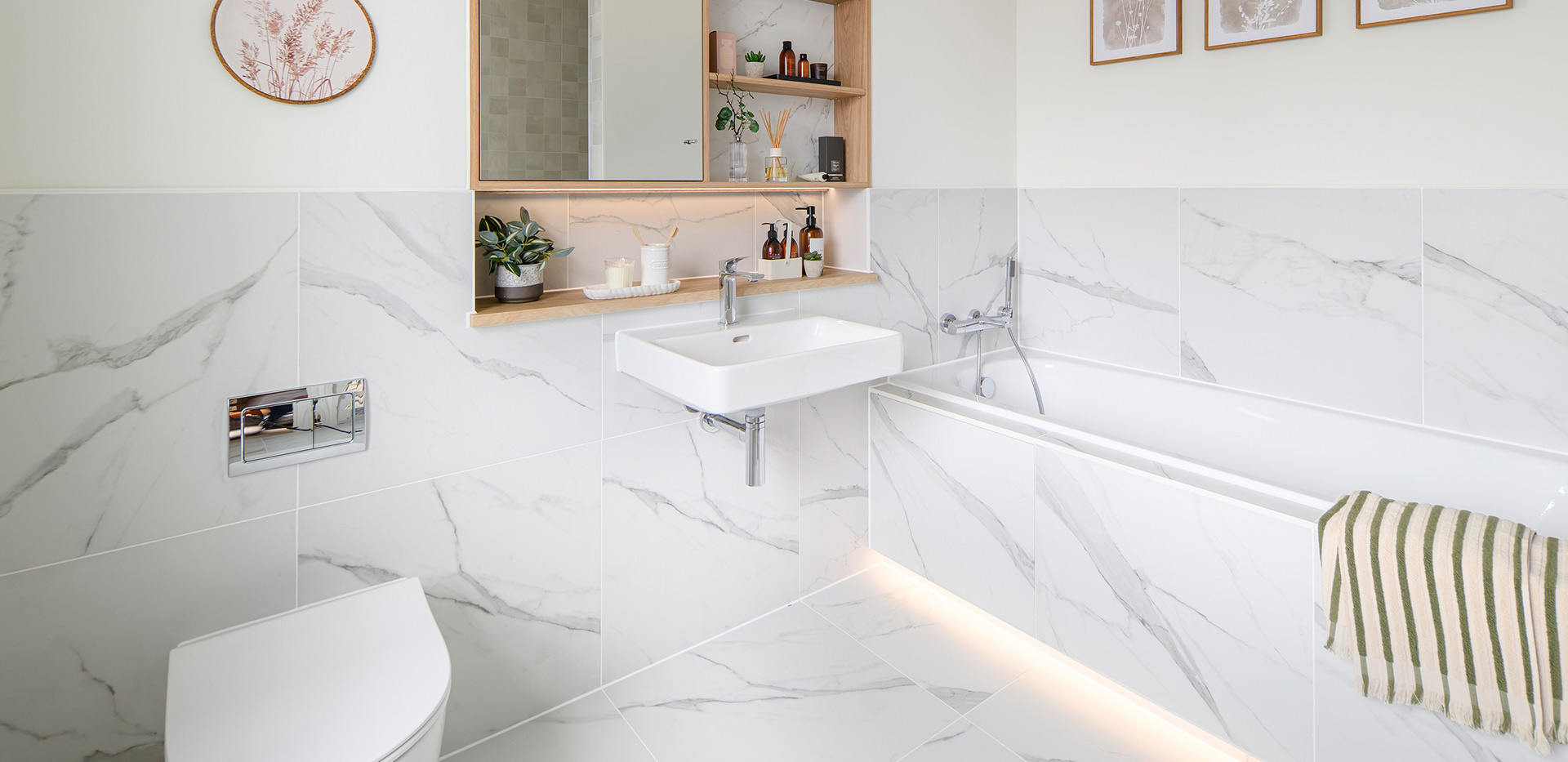 Leighwood Fields, Manor House home, spacious bathroom with a light design