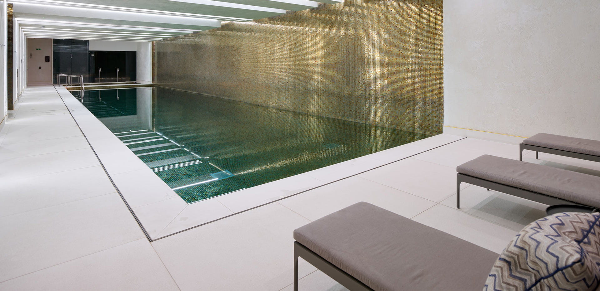 London Dock, Facilities, Pool