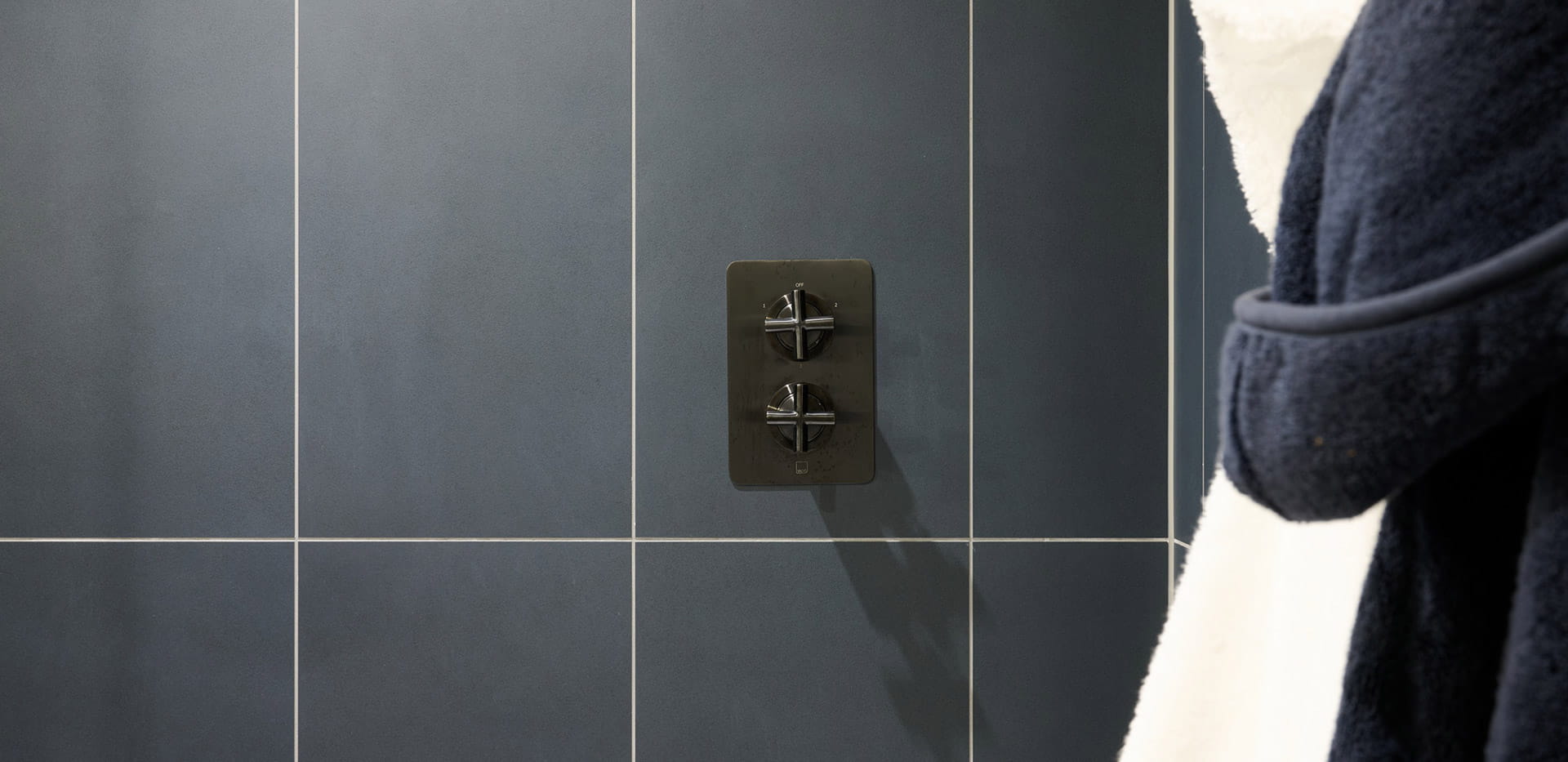 London Dock apartment, bathroom features