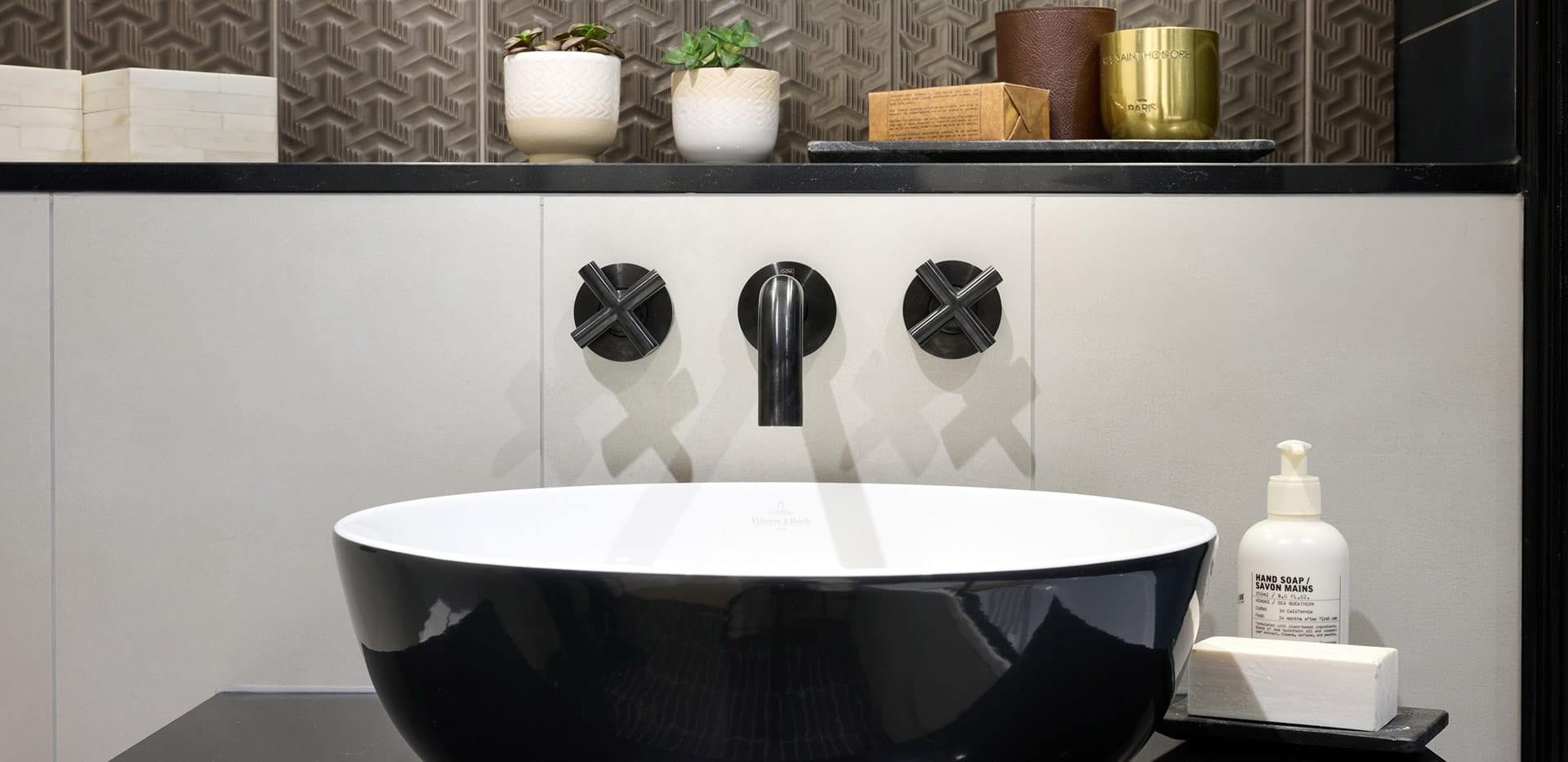 London Dock apartment, bathroom features