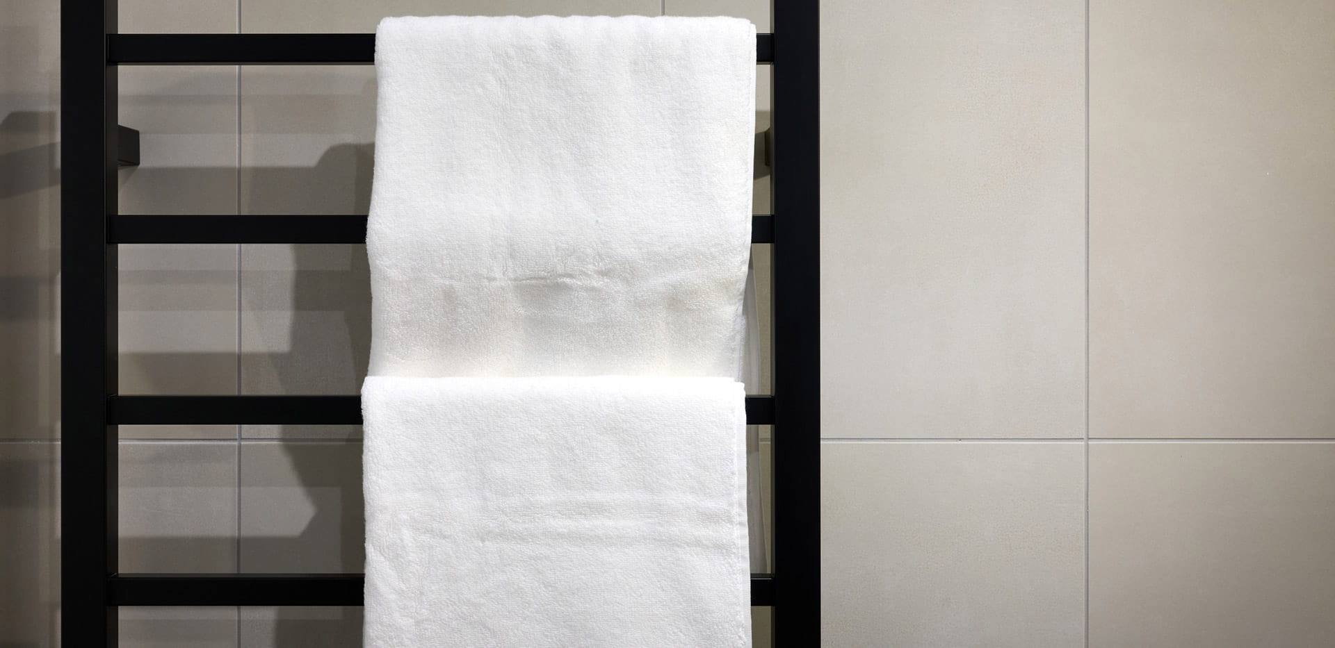 London Dock apartment, bathroom features