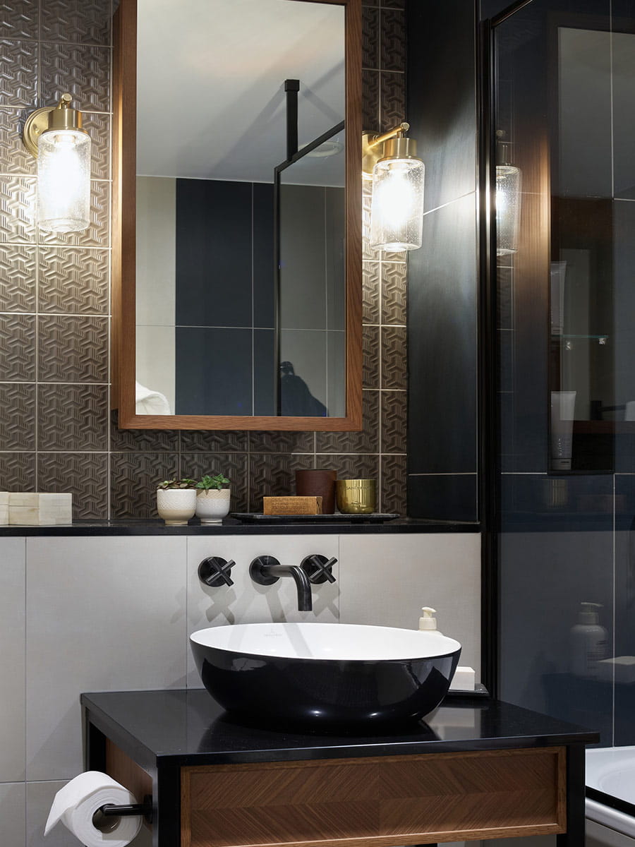 London Dock apartment, bathroom features