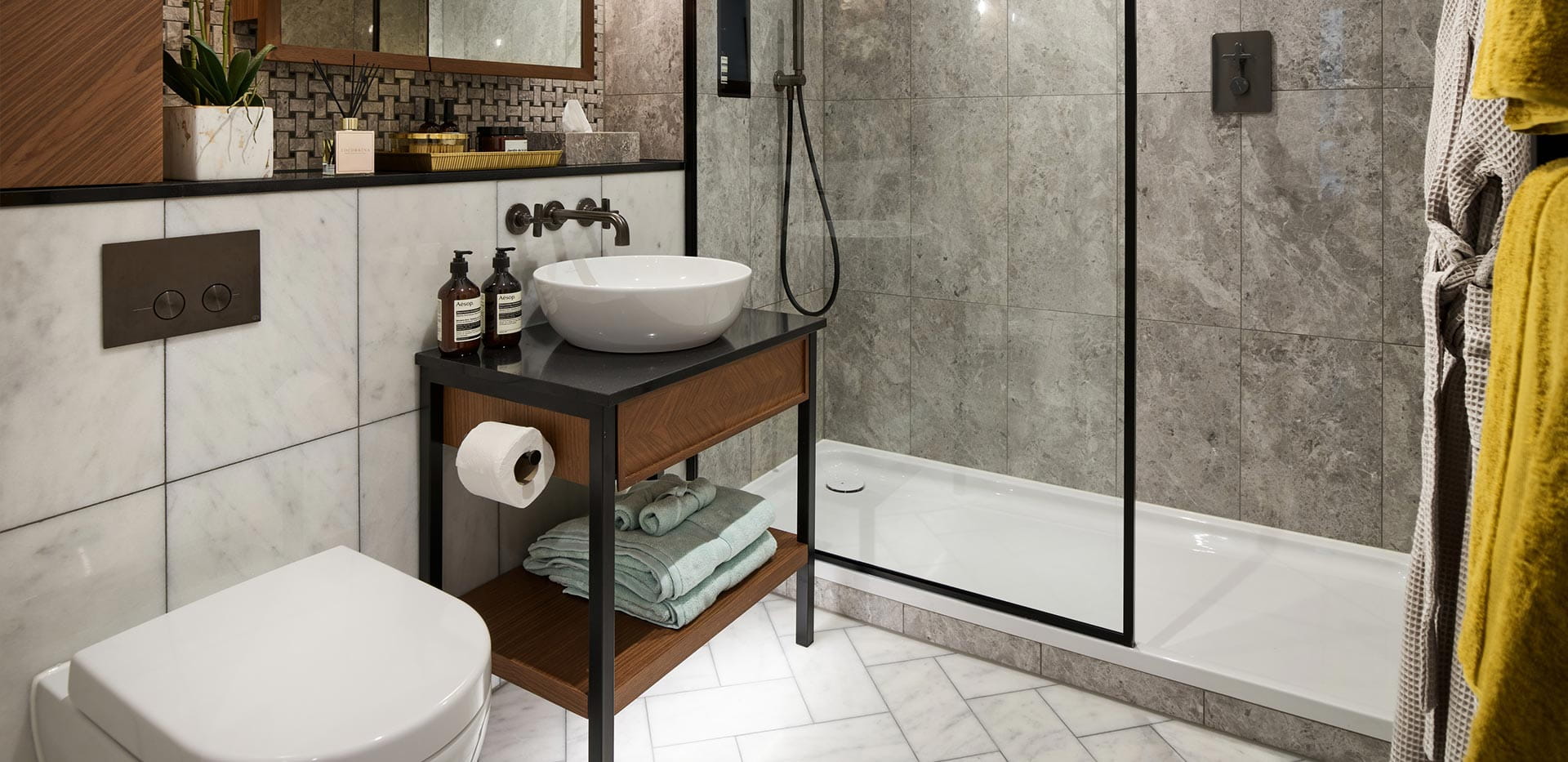 An image of an En Suite at Saffron Wharf