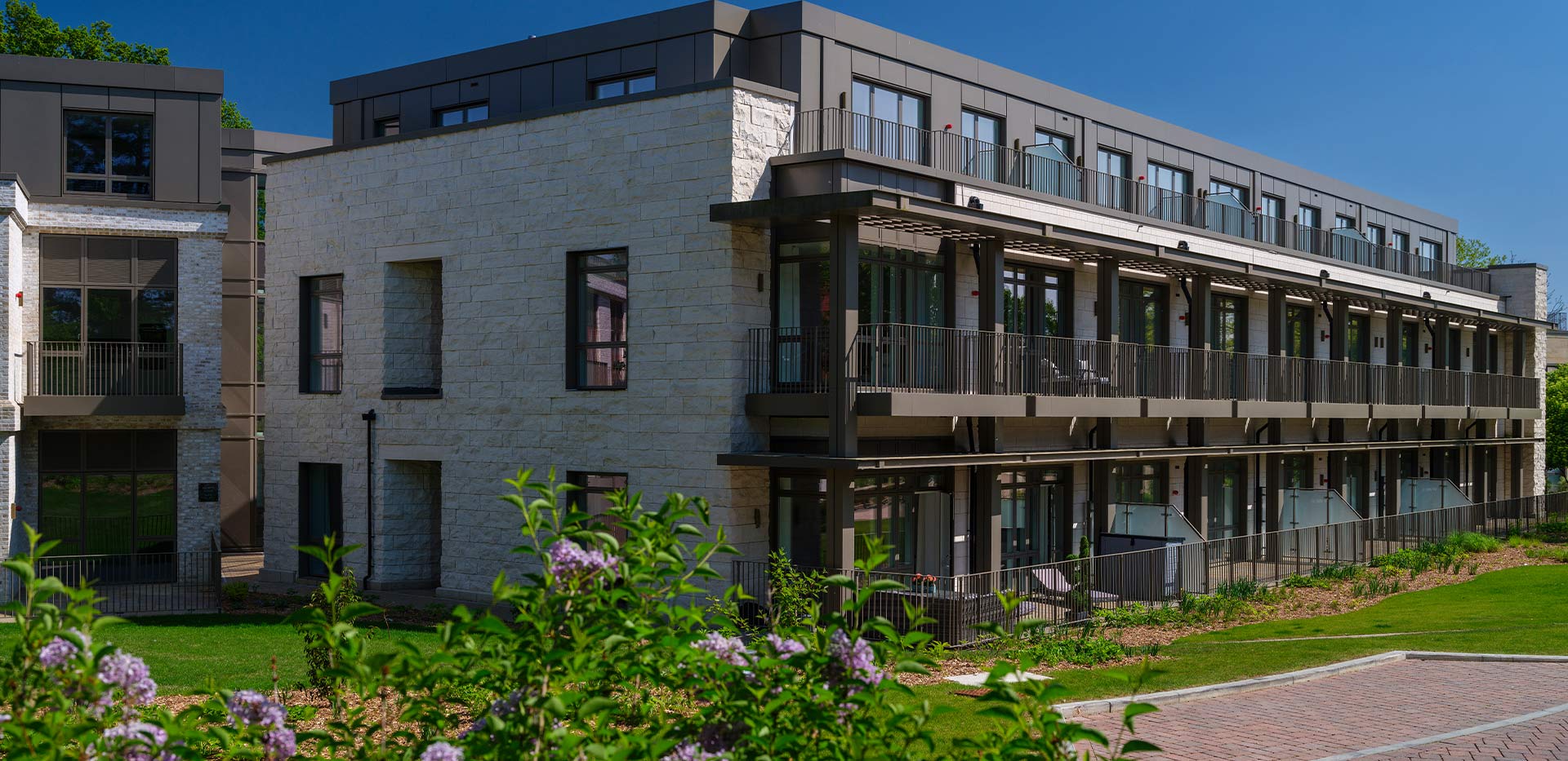 Exterior photo of Oakhill apartments 