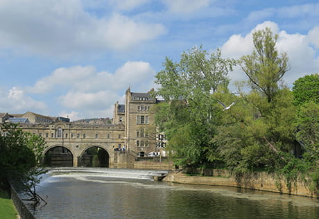 The river flowing through bath