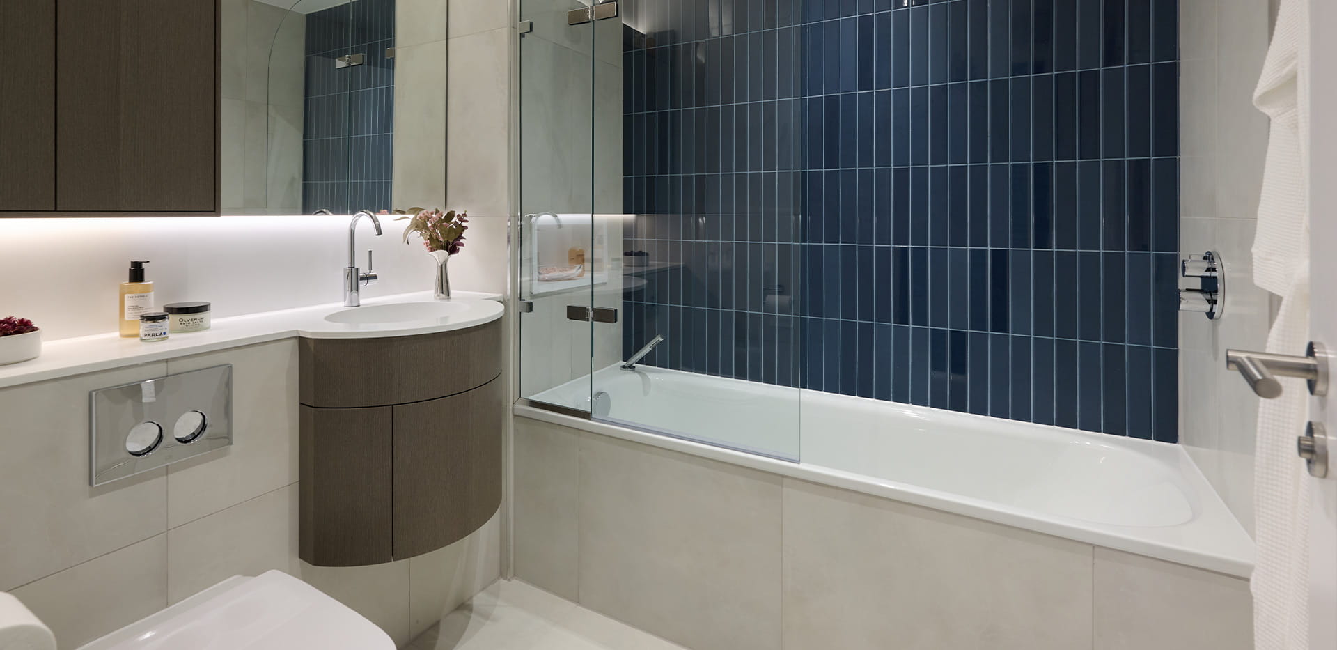 Oval Village, The Halo Interior, Bathroom