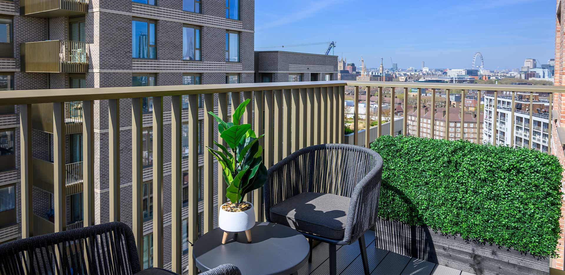 Oval Village, Exterior, Balcony