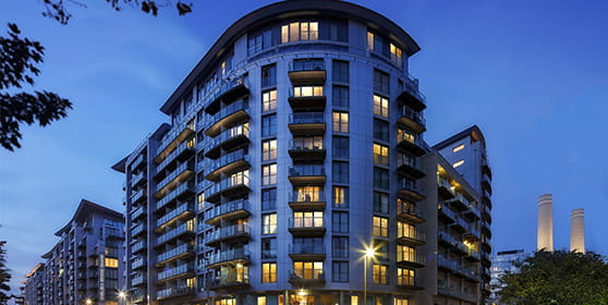 An night time exterior image of Parkside at Chelsea Bridge Wharf