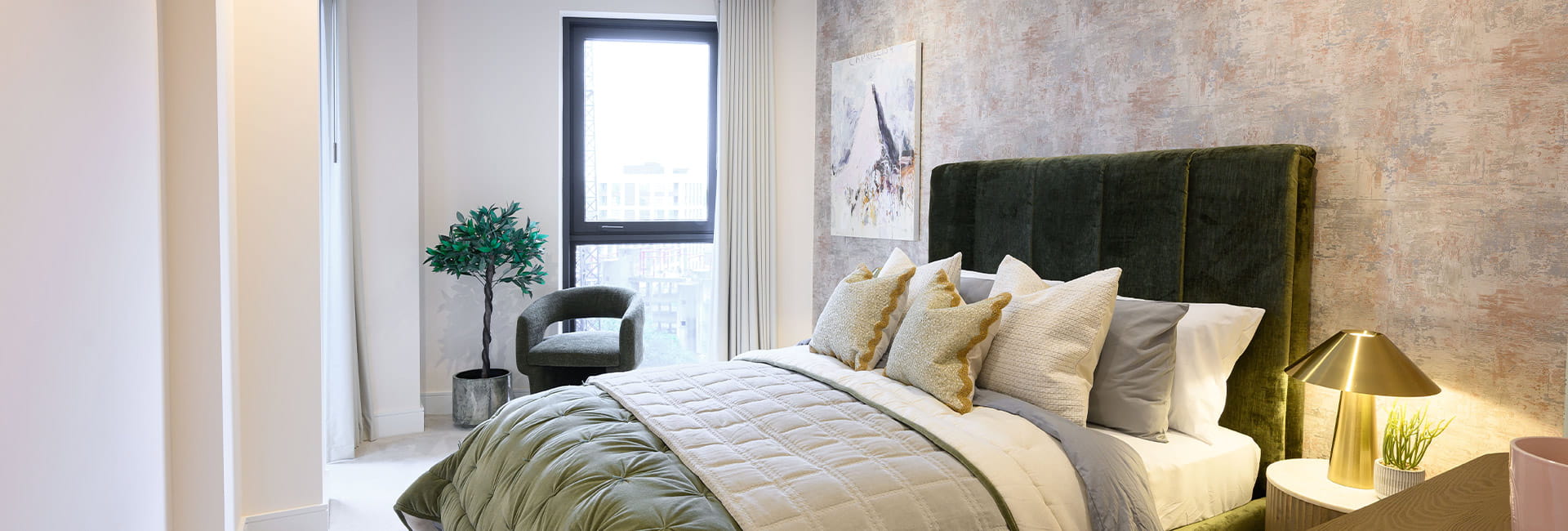 Regent's View, Property D.07.08, light-filled bedroom