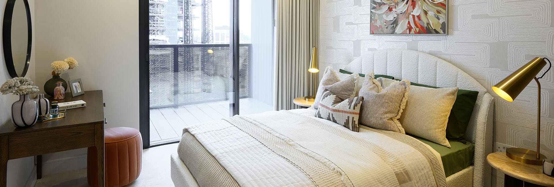 Regent's View, Property D.07.08, light-filled bedroom