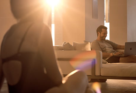 居民享受水疗设施的图片