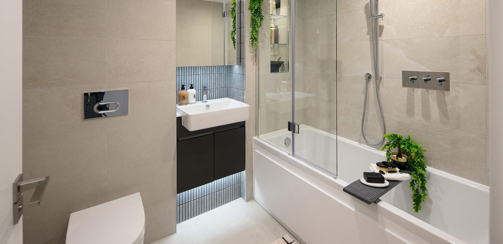 Internal image of the bathroom at Seafarers Wharf