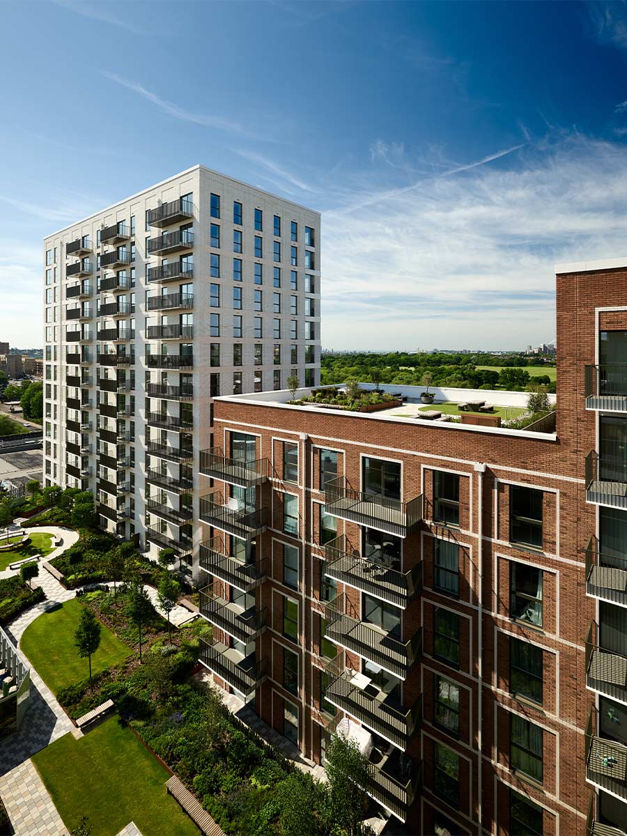 St George, Silkstream, Exterior