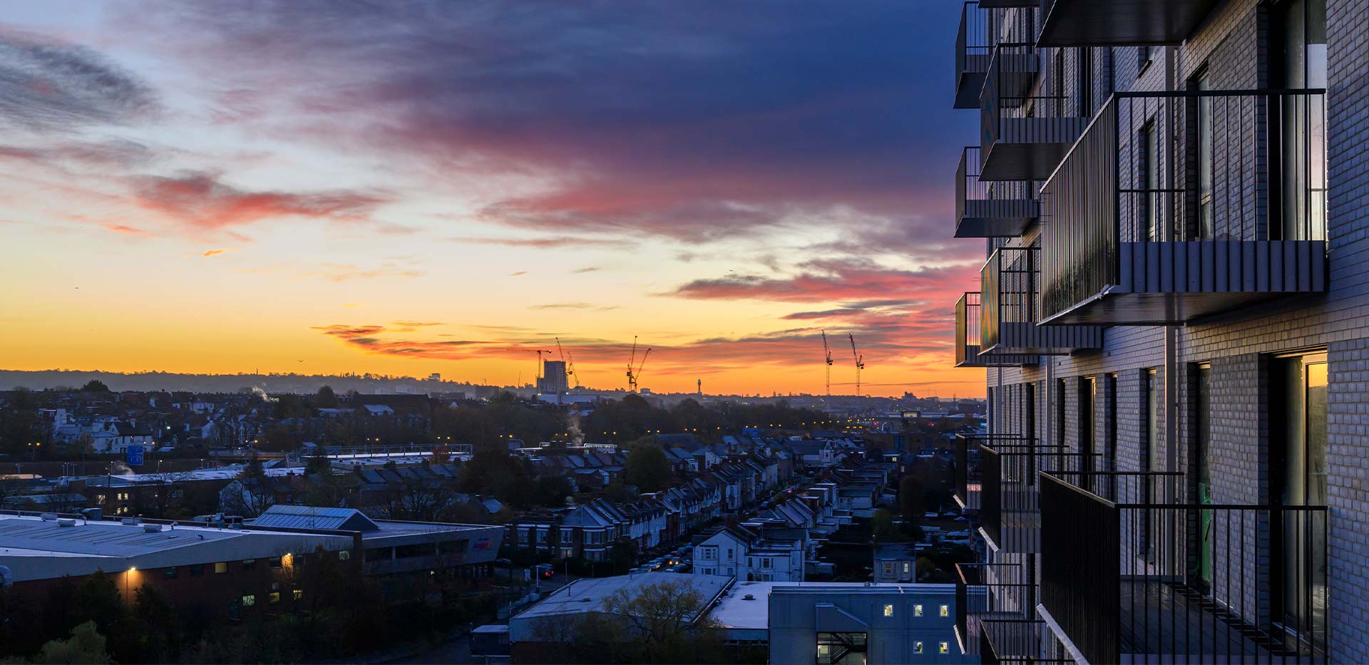 St George, Silkstream, Exterior
